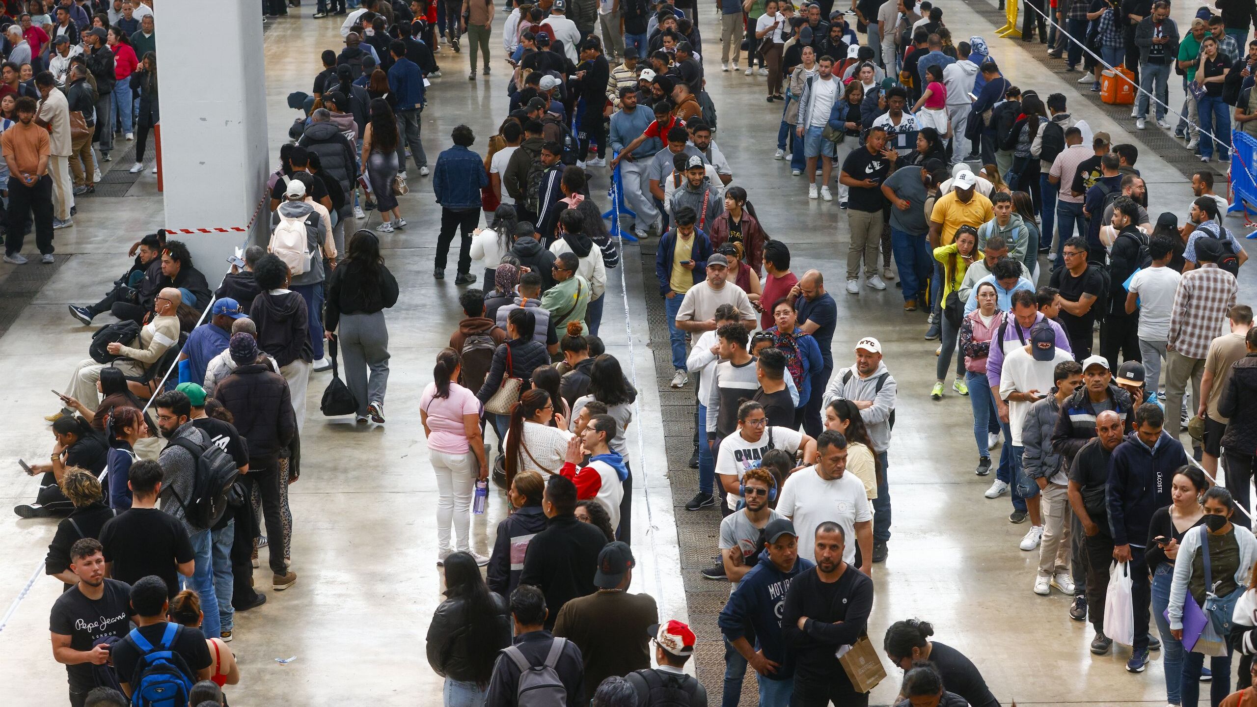 El Gobierno informa de que ha recibido 130.000 peticiones de regularización mientras la Policía estima más de 2 millones