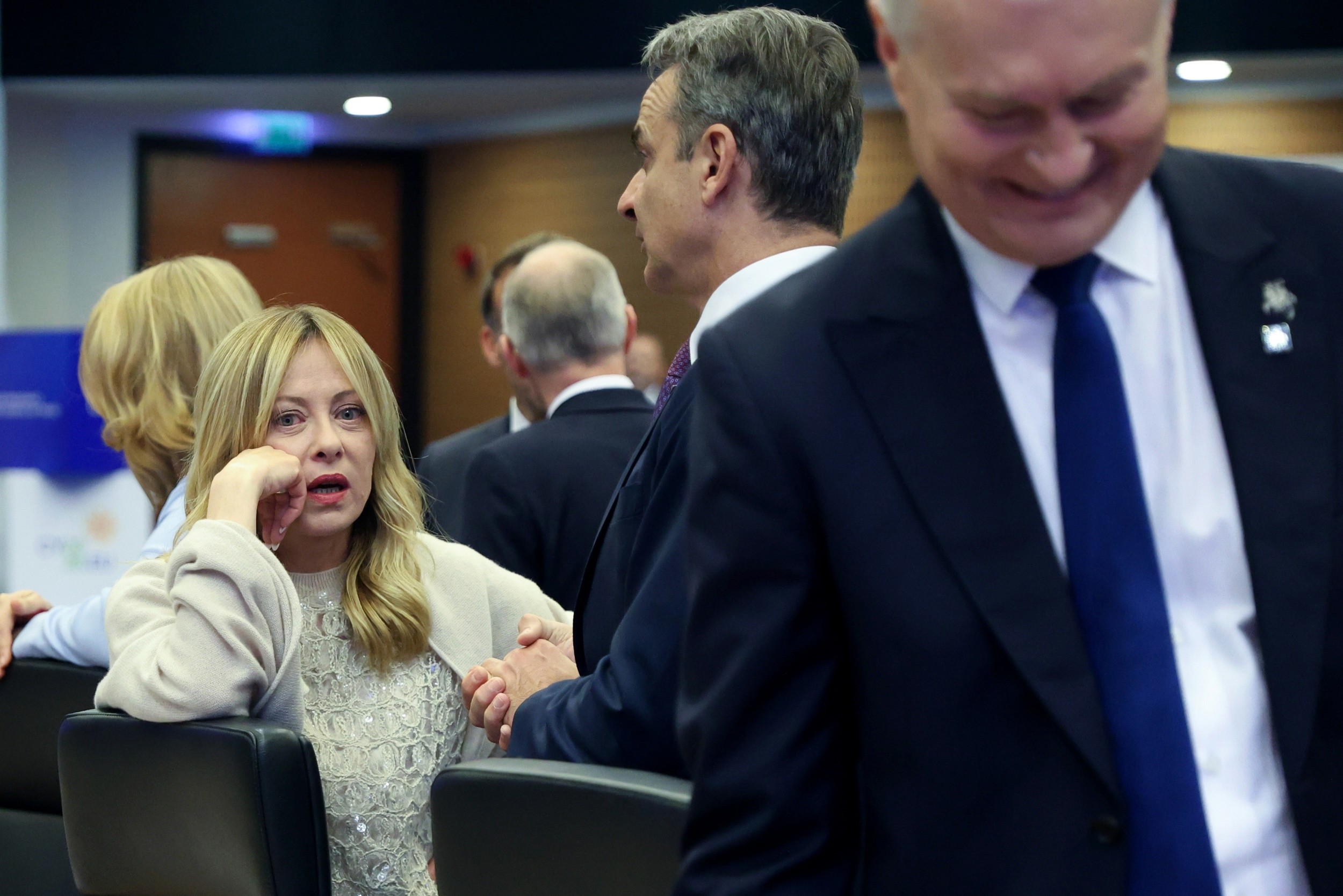 Los países de la UE encargan a la Comisión que aclare "cómo responder" si un socio activa la cláusula de defensa mutua