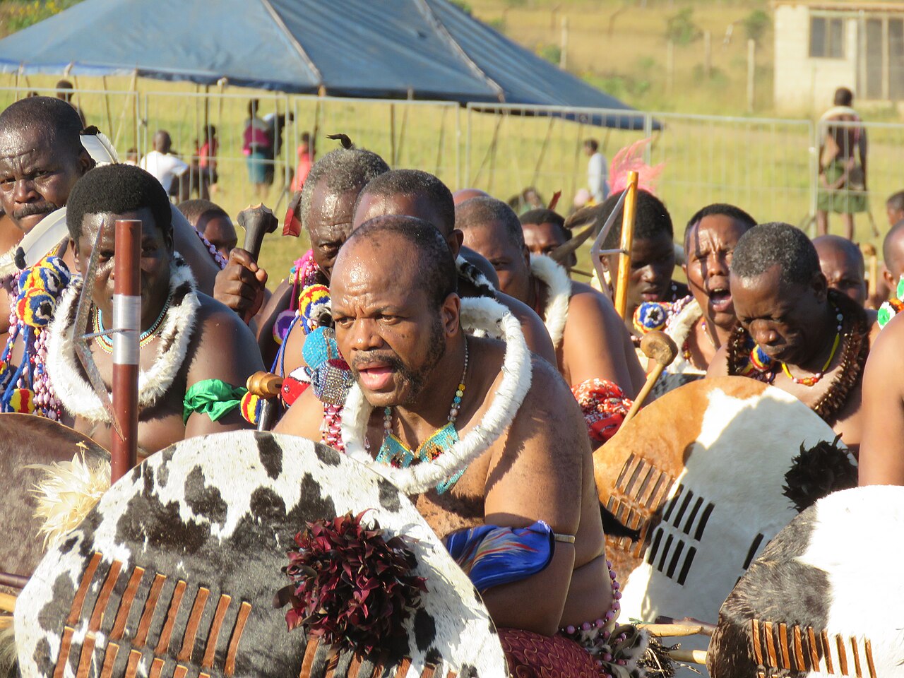 Lujos, 12 esposas y regalos: los 40 años de Mswati III en el poder, el último rey absoluto de África