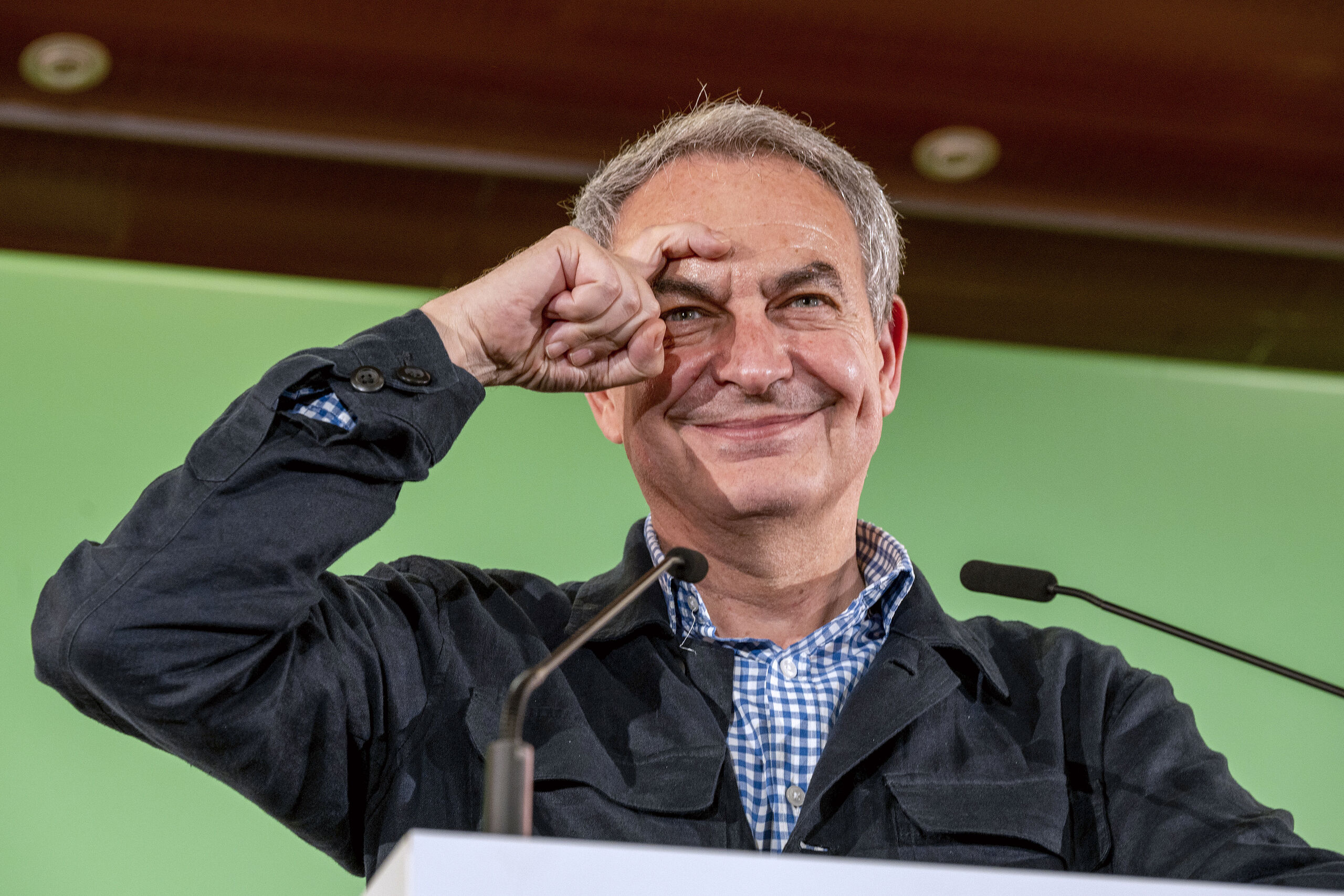 Zapatero llama a Wikipedia