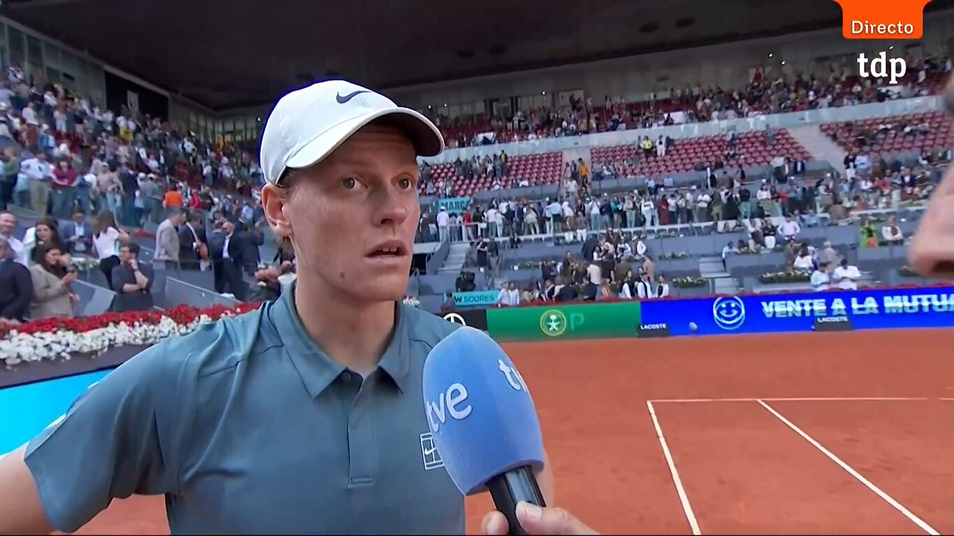 La cara que se le quedó a Sinner en plena pista de Madrid al saber que Alcaraz no irá a Roland Garros