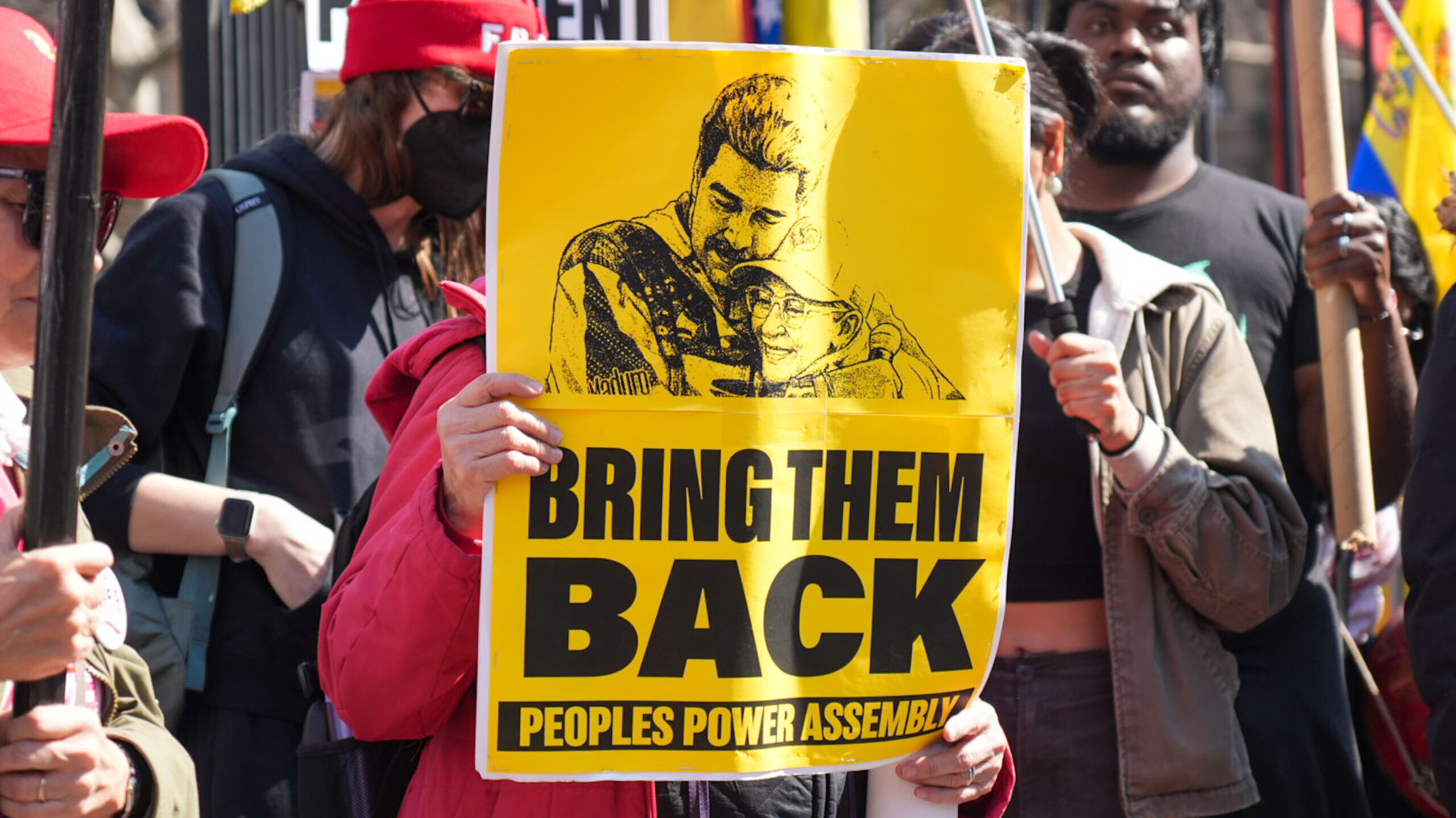 EEUU autoriza a Maduro a usar fondos de Venezuela para costear su defensa y la de su esposa