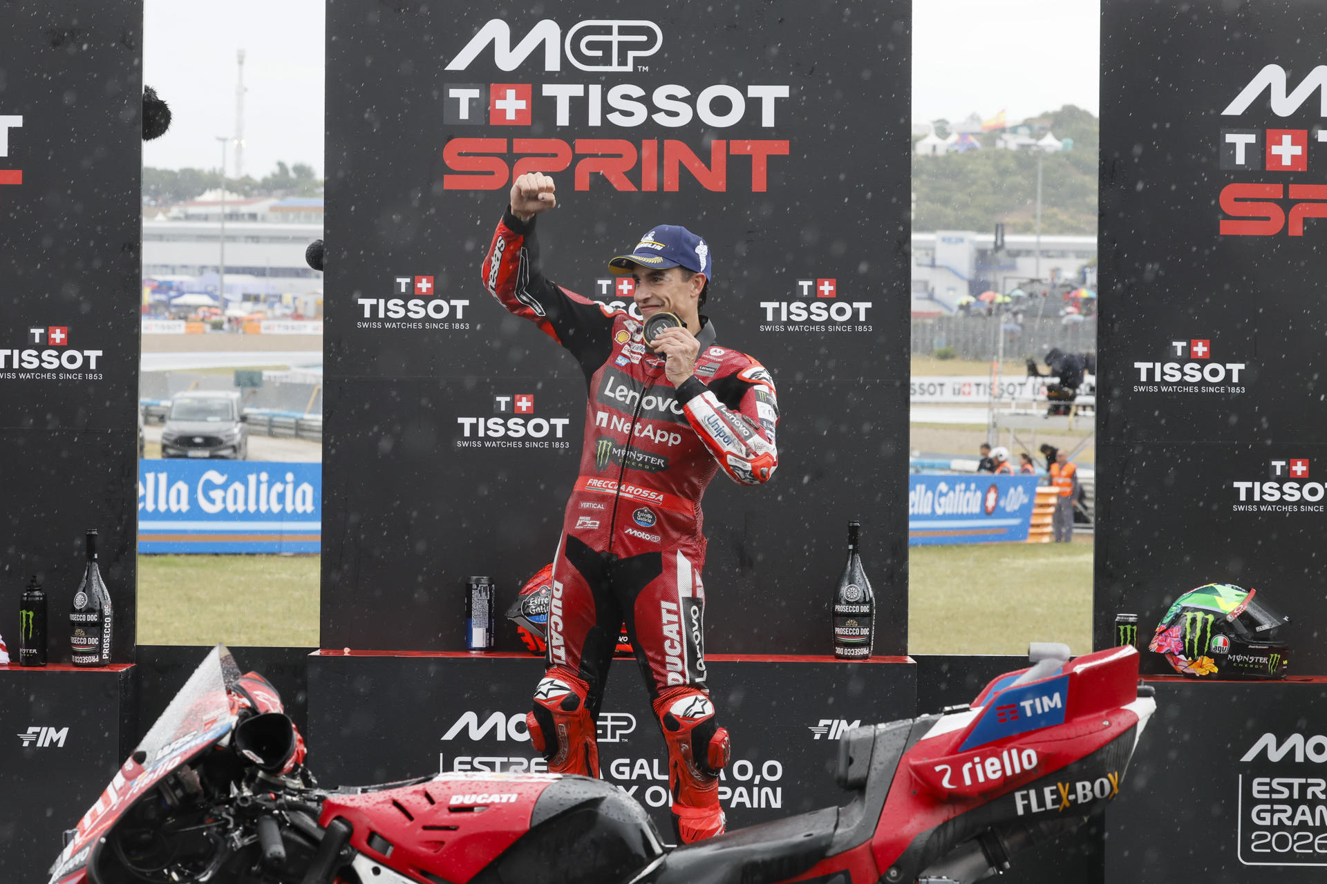 Marc Márquez conquista bajo la lluvia de Jerez la carrera al esprint de MotoGP