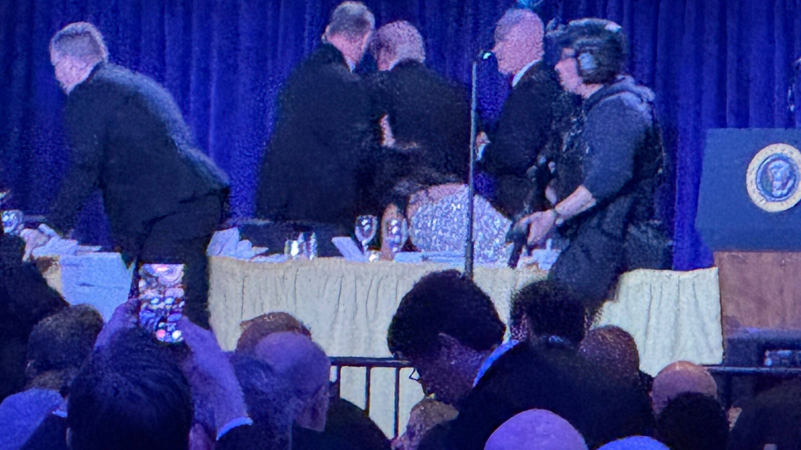 La Trinchera de Llamas del 26/04/2026 - Nuevo atentado contra Trump y el pucherazo de Sánchez