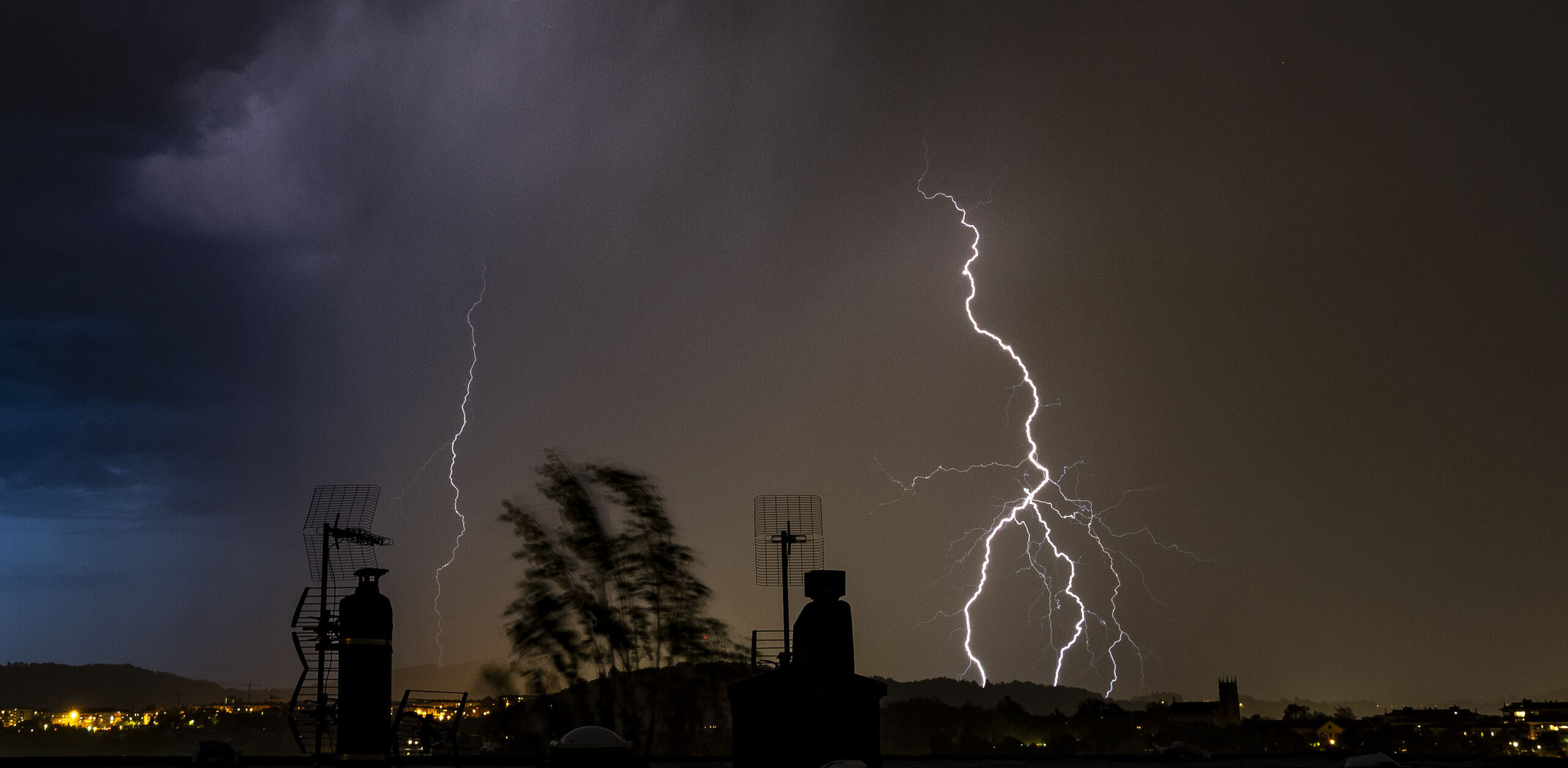 Alerta en media España: fuertes tormentas en el norte frente a la estabilidad del sur