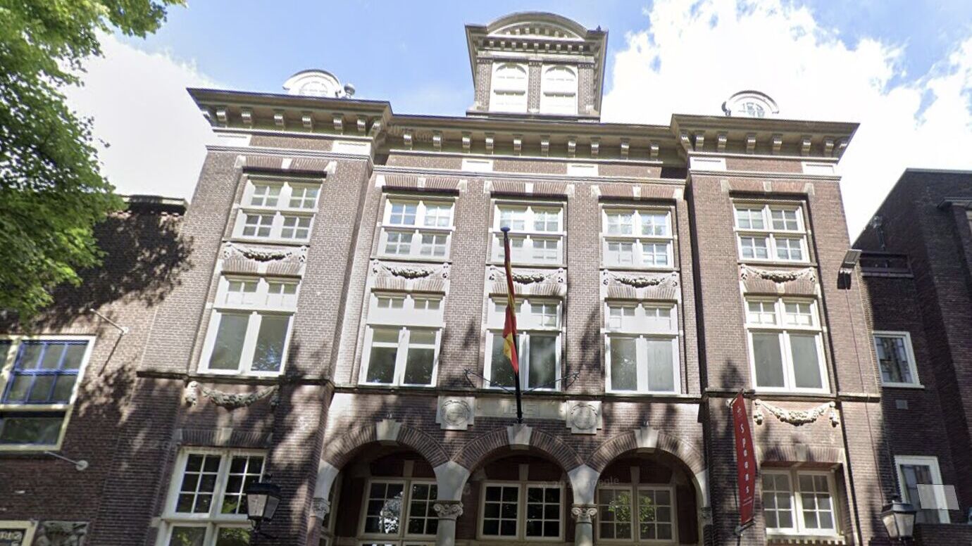 Así es el edificio embargado del Instituto Cervantes en Holanda por los impagos de Sánchez a las renovables