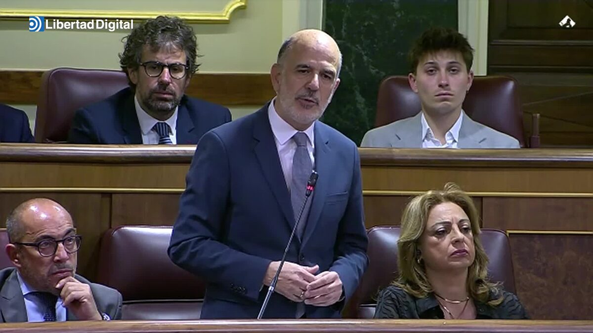 El repaso de un diputado de UPN a Sánchez por su hipocresía y la corrupción del Gobierno