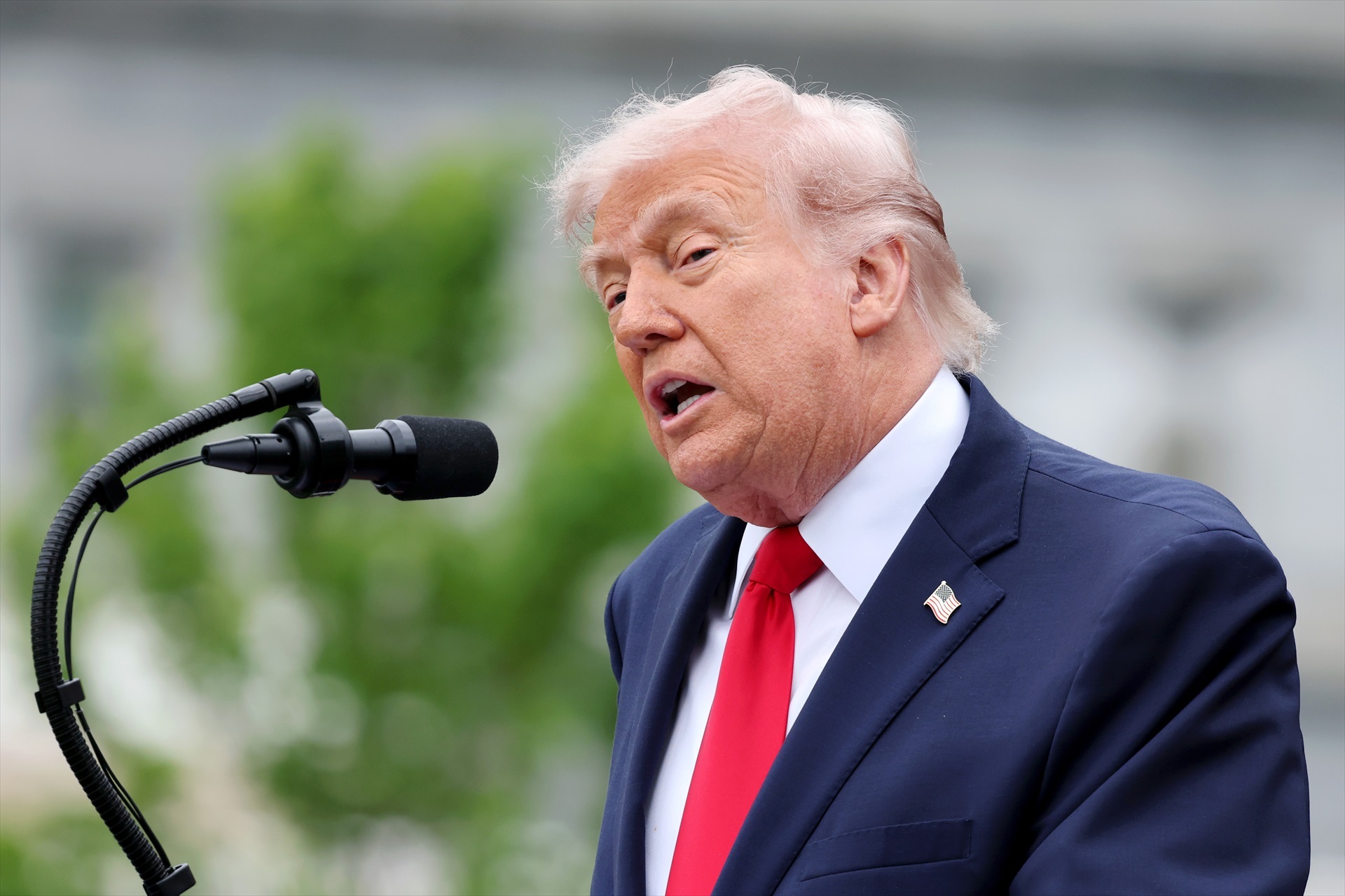 Trump anuncia que subirá al 25% el arancel a las exportaciones de coches europeos