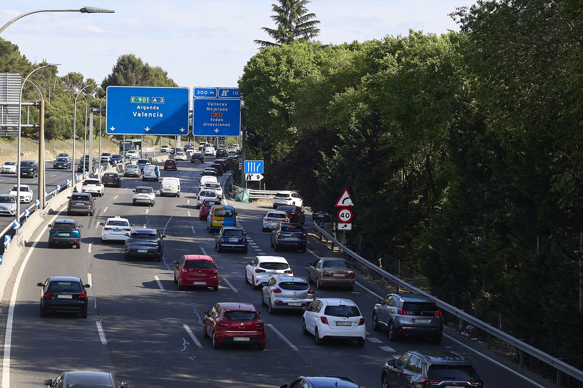 Arranca la operación salida del puente con varios accidentes en Valencia y Madrid