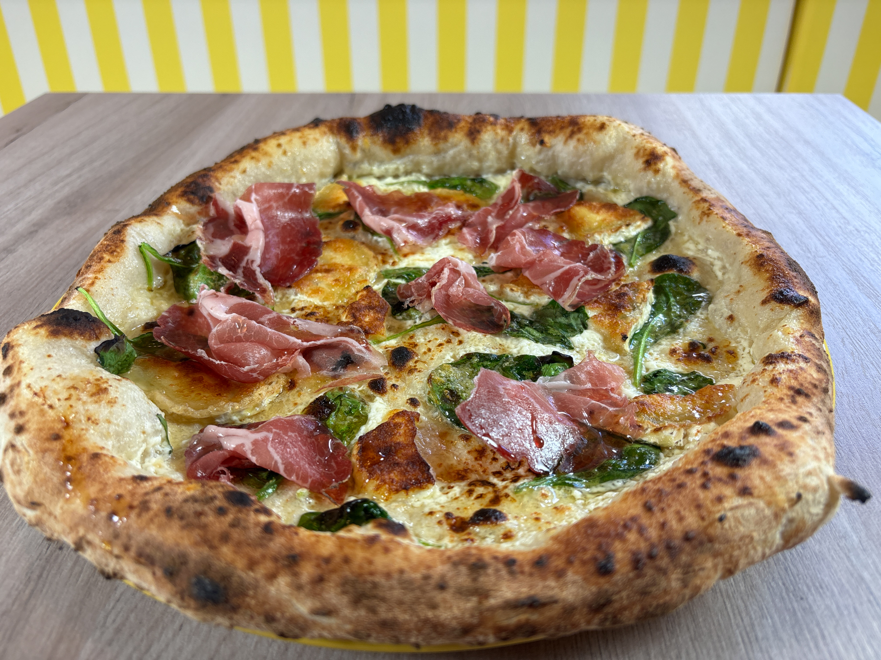 Dolce Positano: el oasis napolitano en Madrid con la segunda mejor pizza de la región