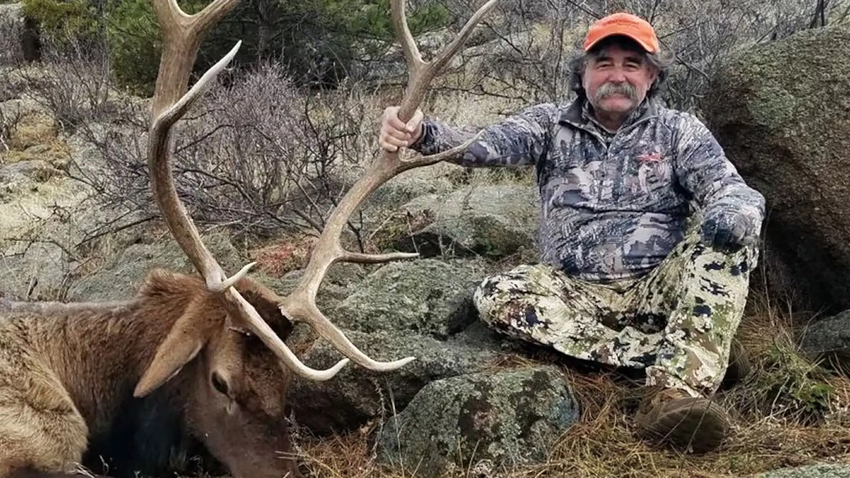 ¿Quién es Ernie Dosio, el famoso cazador millonario que ha muerto aplastado por un elefante en Gabón?