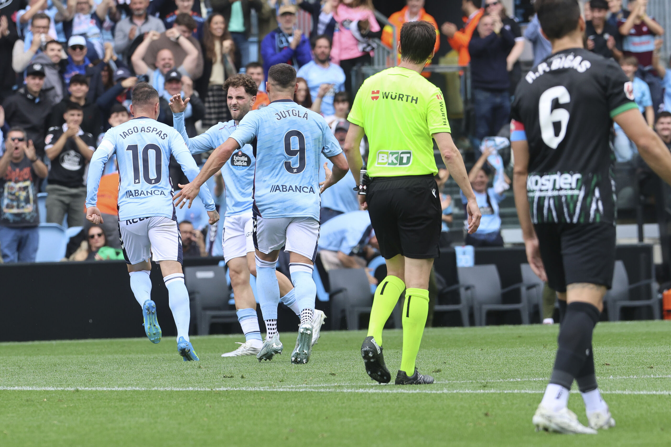 Aspas vuelve para resucitar al Celta en su lucha por Europa y deja tocado al Elche (3-1)