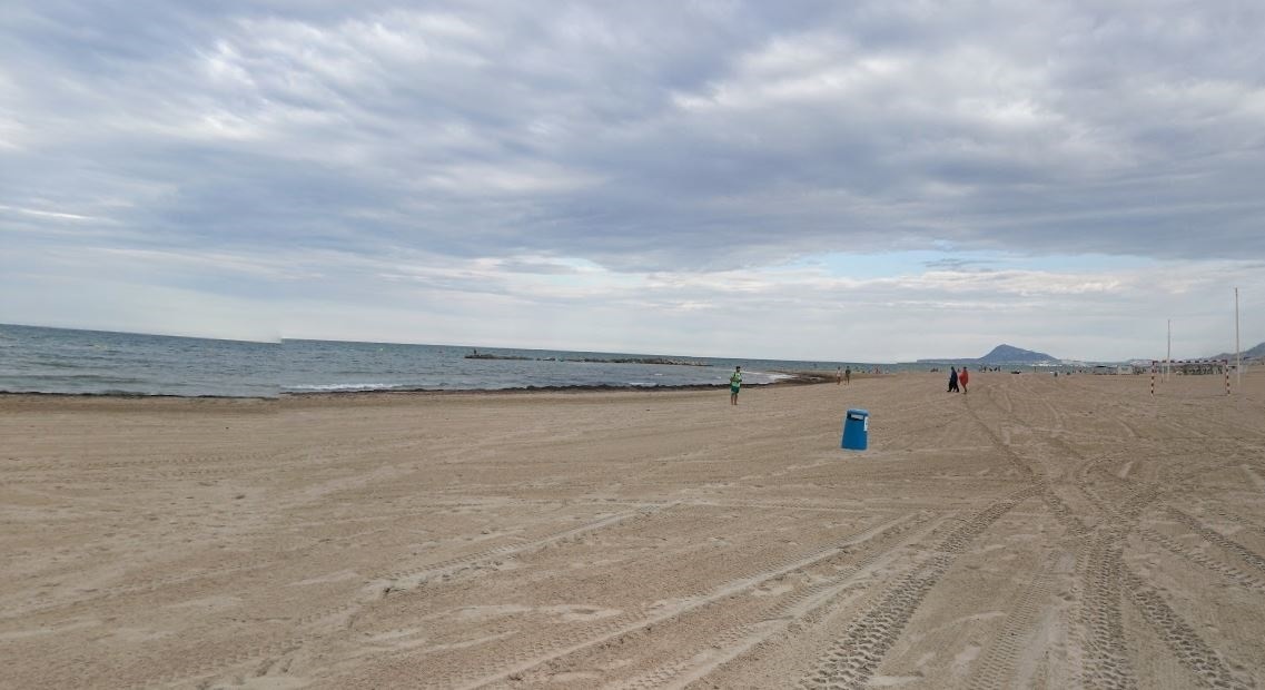La Guardia Civil desmiente la muerte de cuatro personas, dos de ellas menores, en una playa de Oliva