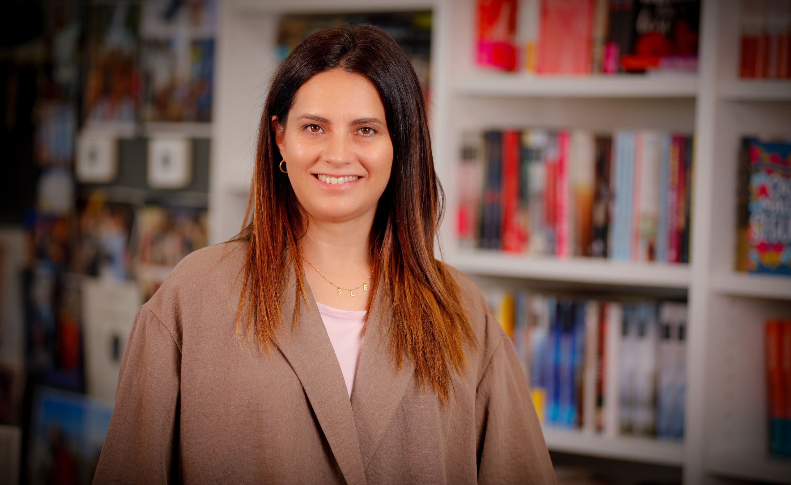 Alexandra Roma: "Se menosprecia la literatura romántica pero convertir a un joven en lector voraz es magia"