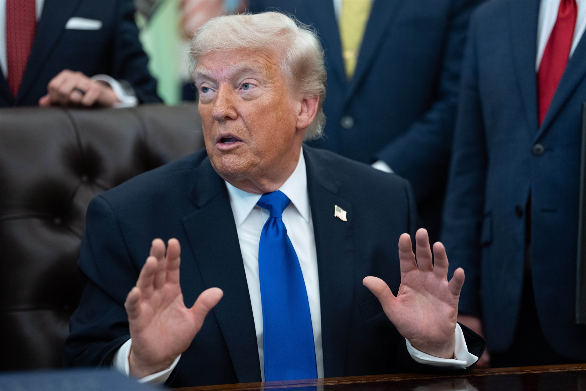 Trump ataca siete lanchas de Irán y amenaza con borrar al país "de la faz de la Tierra"