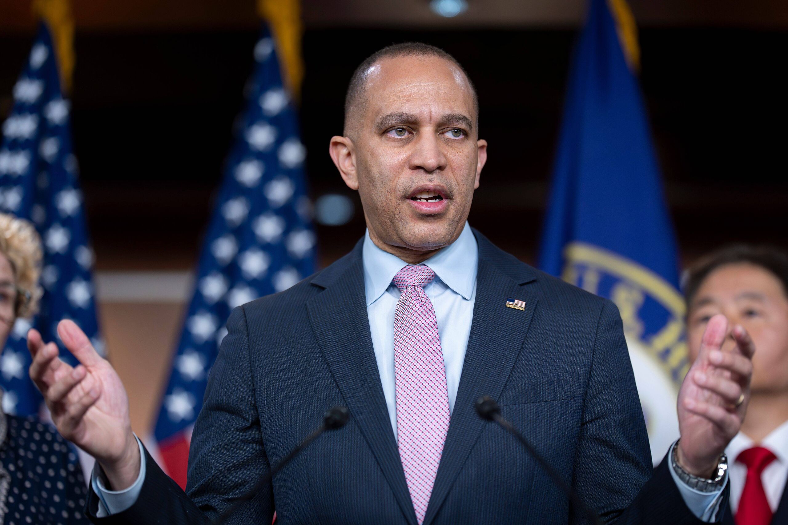 Donald Trump pide un 'impeachment' para Jeffries, líder demócrata de la Cámara