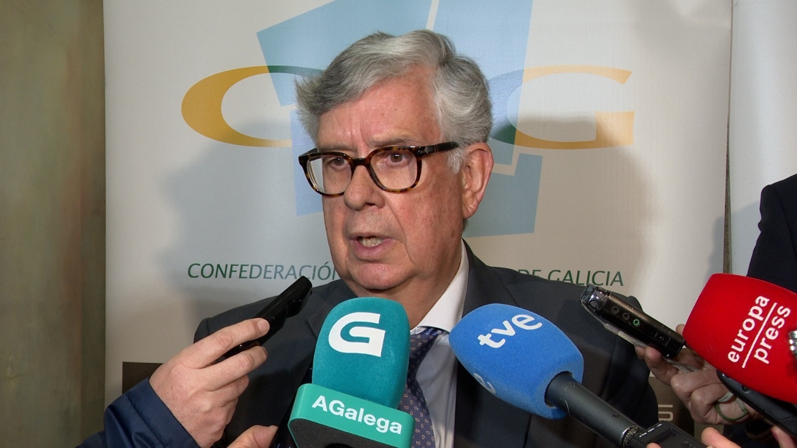 La patronal gallega fija la meta de bajar entre uno y dos puntos el nivel de absentismo en Galicia