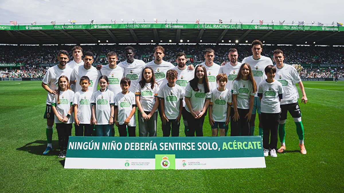El Racing de Santander activa  Niños abandonados  para visibilizar la desprotección infantil