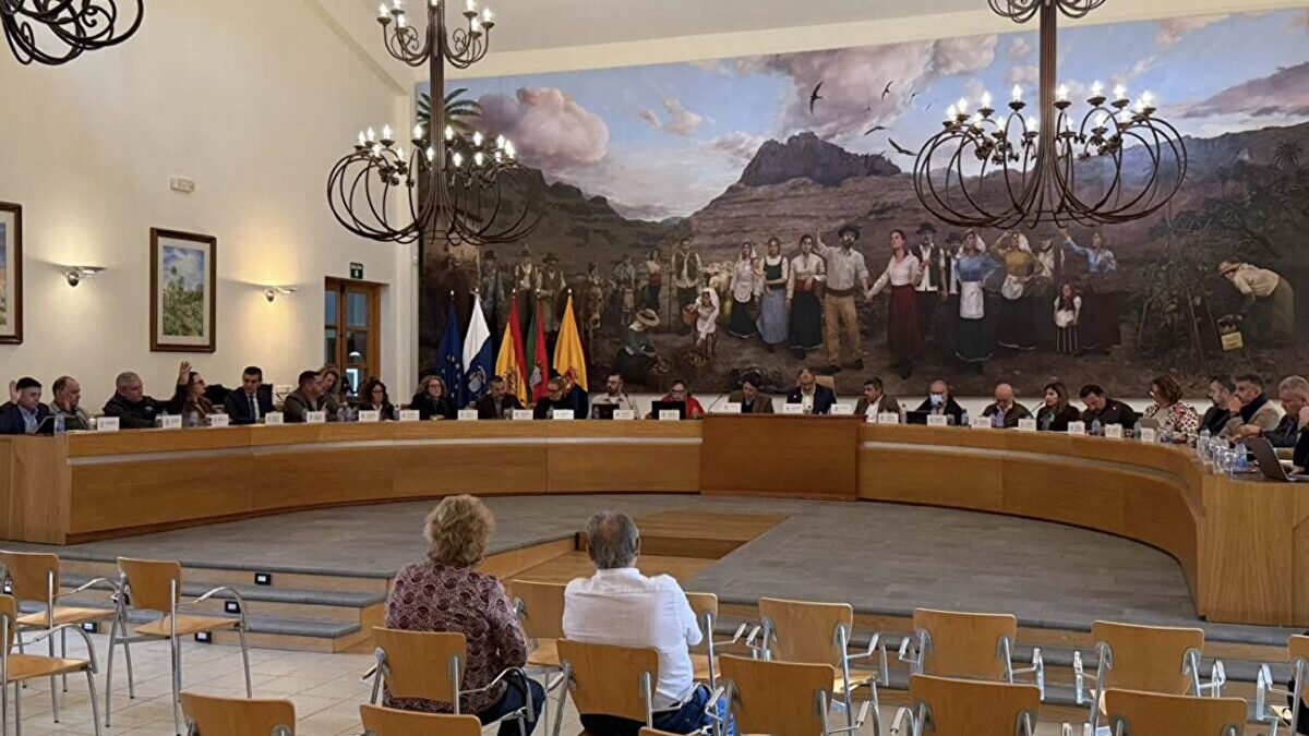 El alcalde de Santa Lucía, bajo la amenaza de la Fiscalía por el estatus de sus ediles