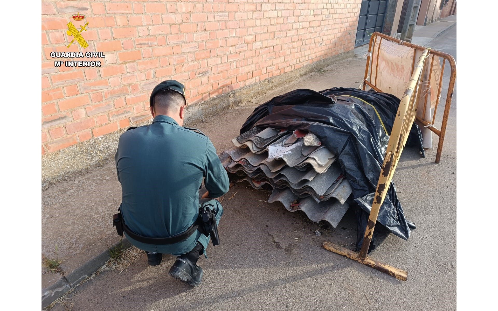 Obliga a sus trabajadores a manipular amianto sin avisarles