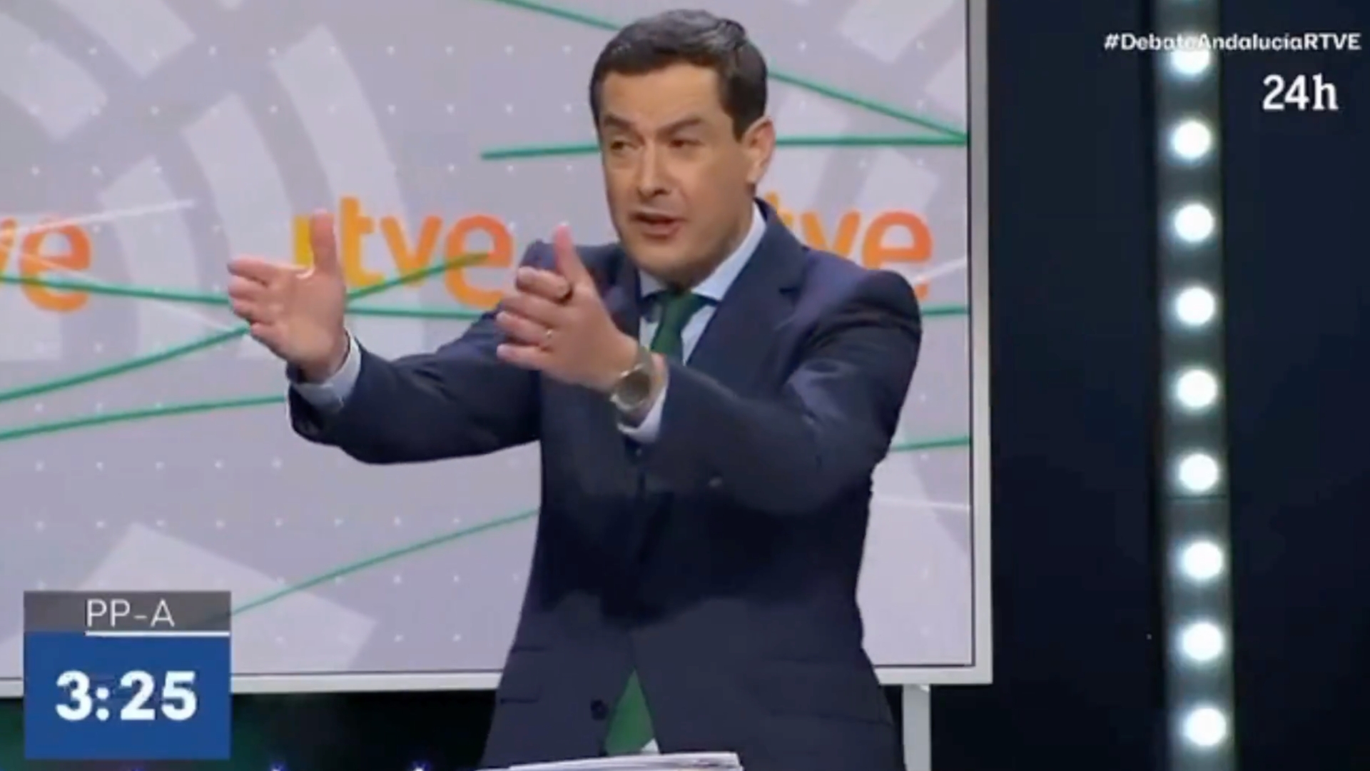 El detalle en la mano de Juanma Moreno: un anillo de más de 400 euros