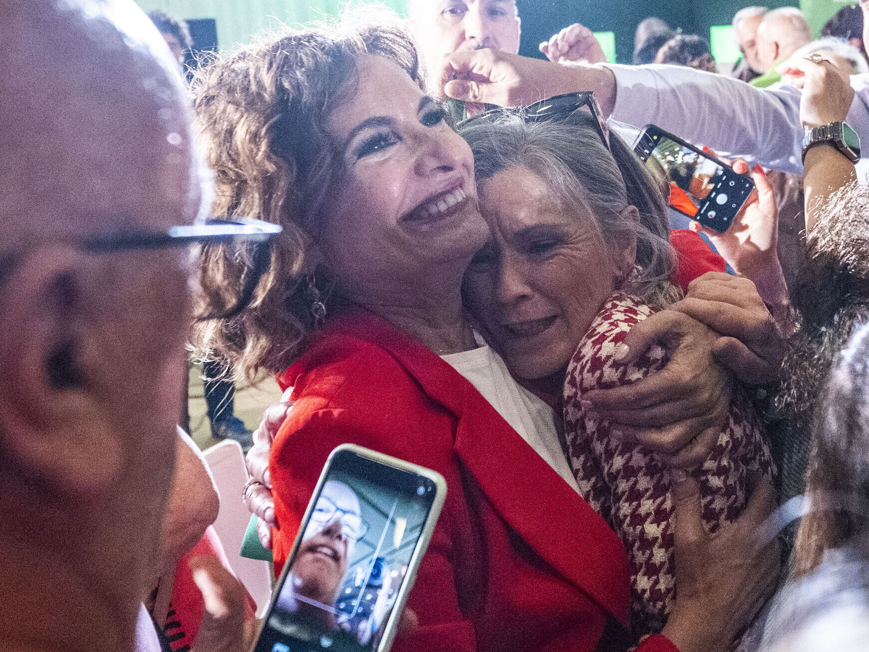 Moreno se asoma a la mayoría absoluta y Montero al abismo de caer por debajo del 20% en Andalucía