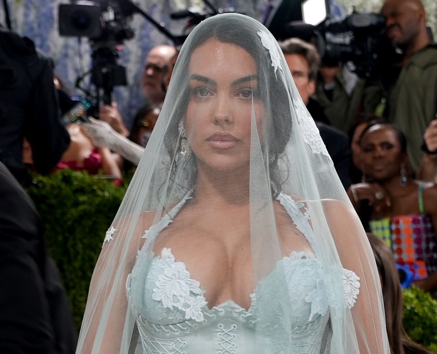 Georgina salva una alfombra roja de los 'Met', según Federico, llena de 'mamarrachos'