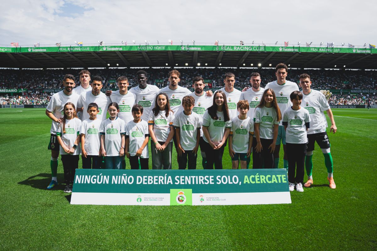 El Racing de Santander activa 'Niños abandonados' para visibilizar la desprotección infantil
