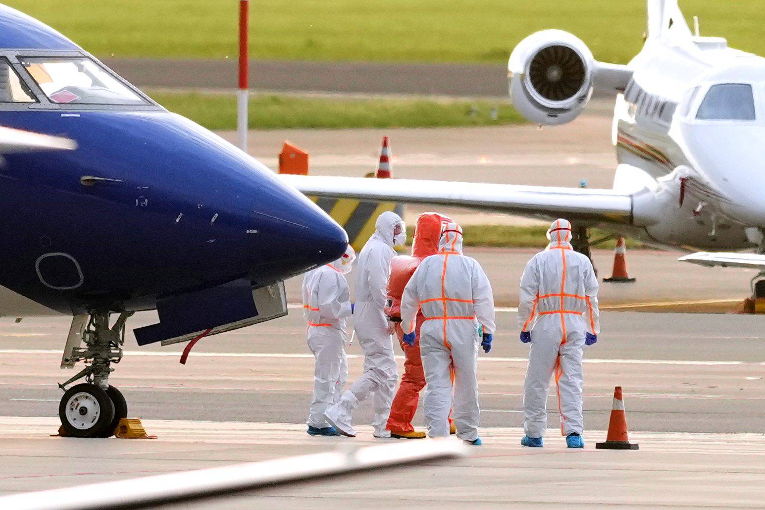 Una azafata del vuelo de la fallecida por hantavirus, ingresada en Ámsterdam con síntomas