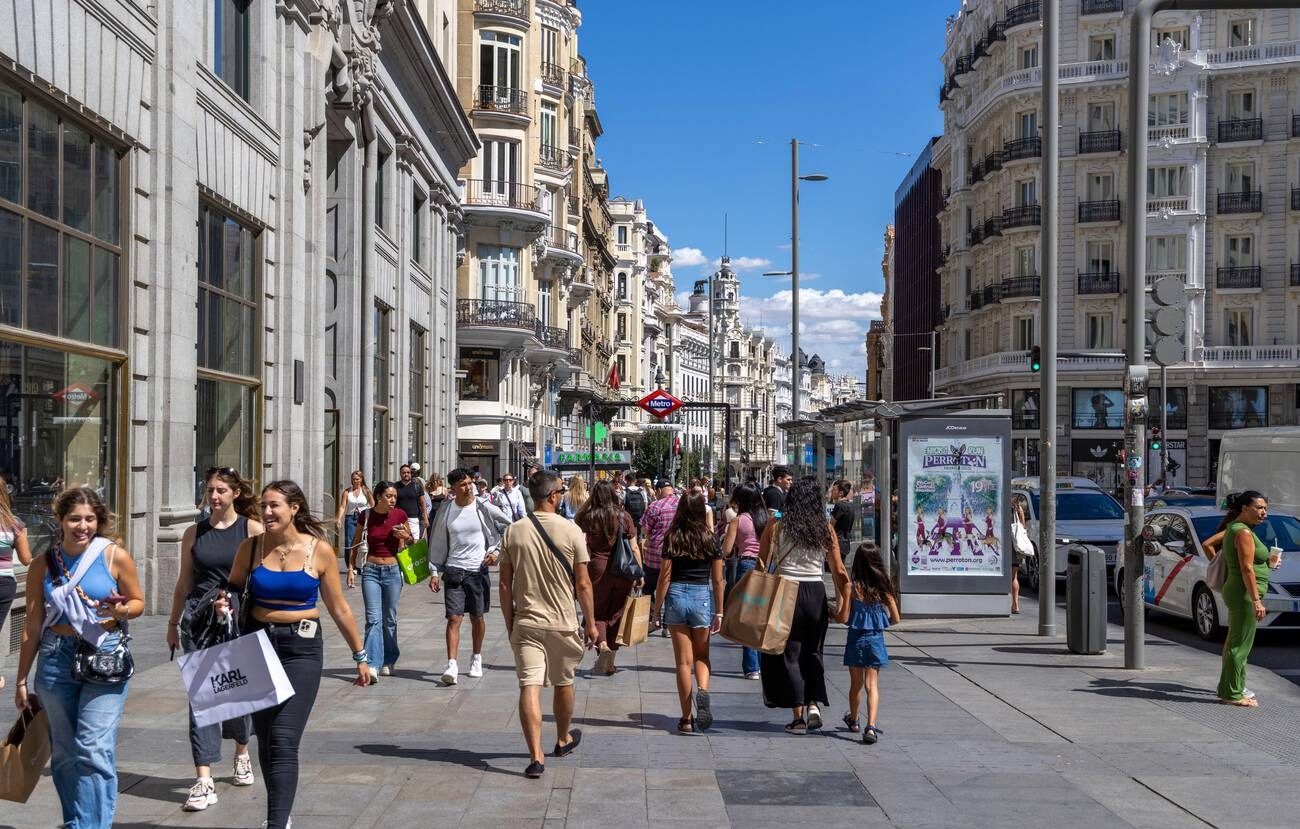 La inmigración dispara la población de España que roza los 50 millones de habitantes