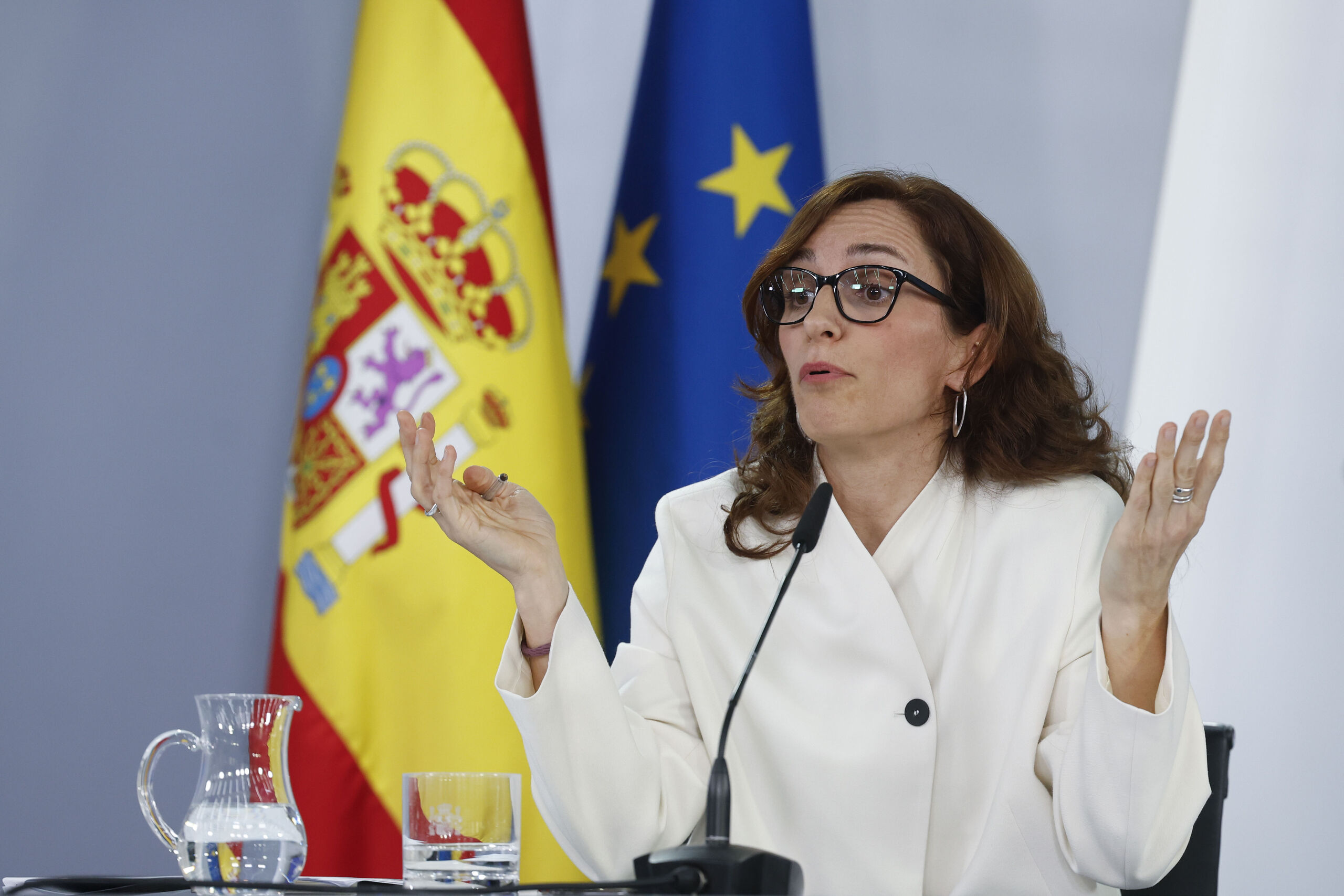 Entrevista a Fátima Matute: "La información la tenemos por prensa, Mónica García no nos informa"
