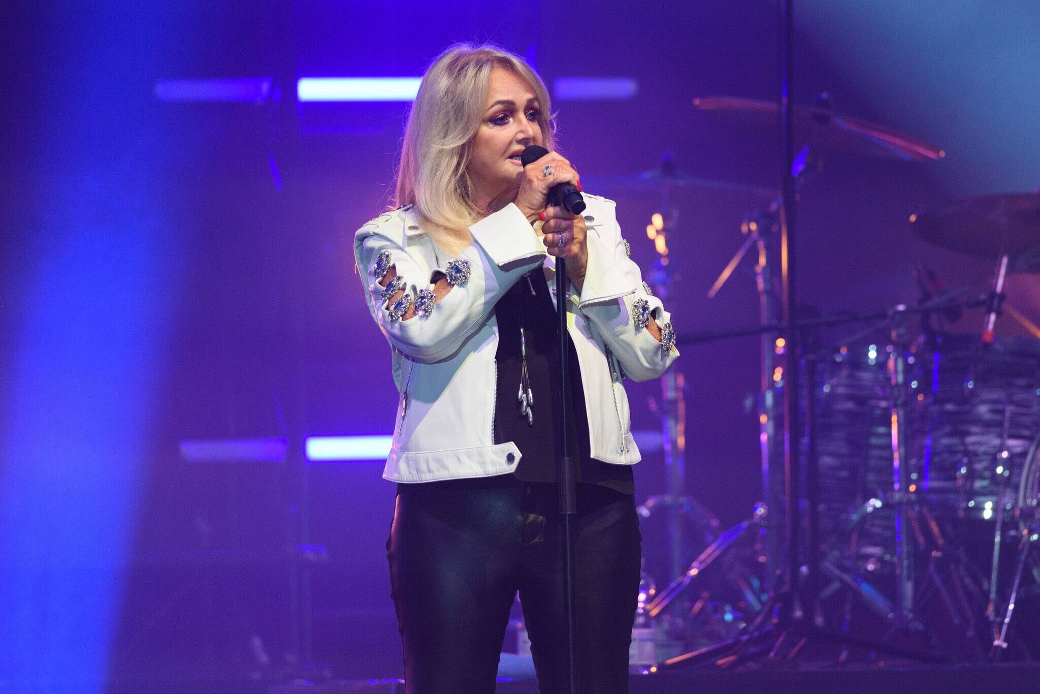 Bonnie Tyler continúa "gravemente enferma, aunque estable" en el hospital