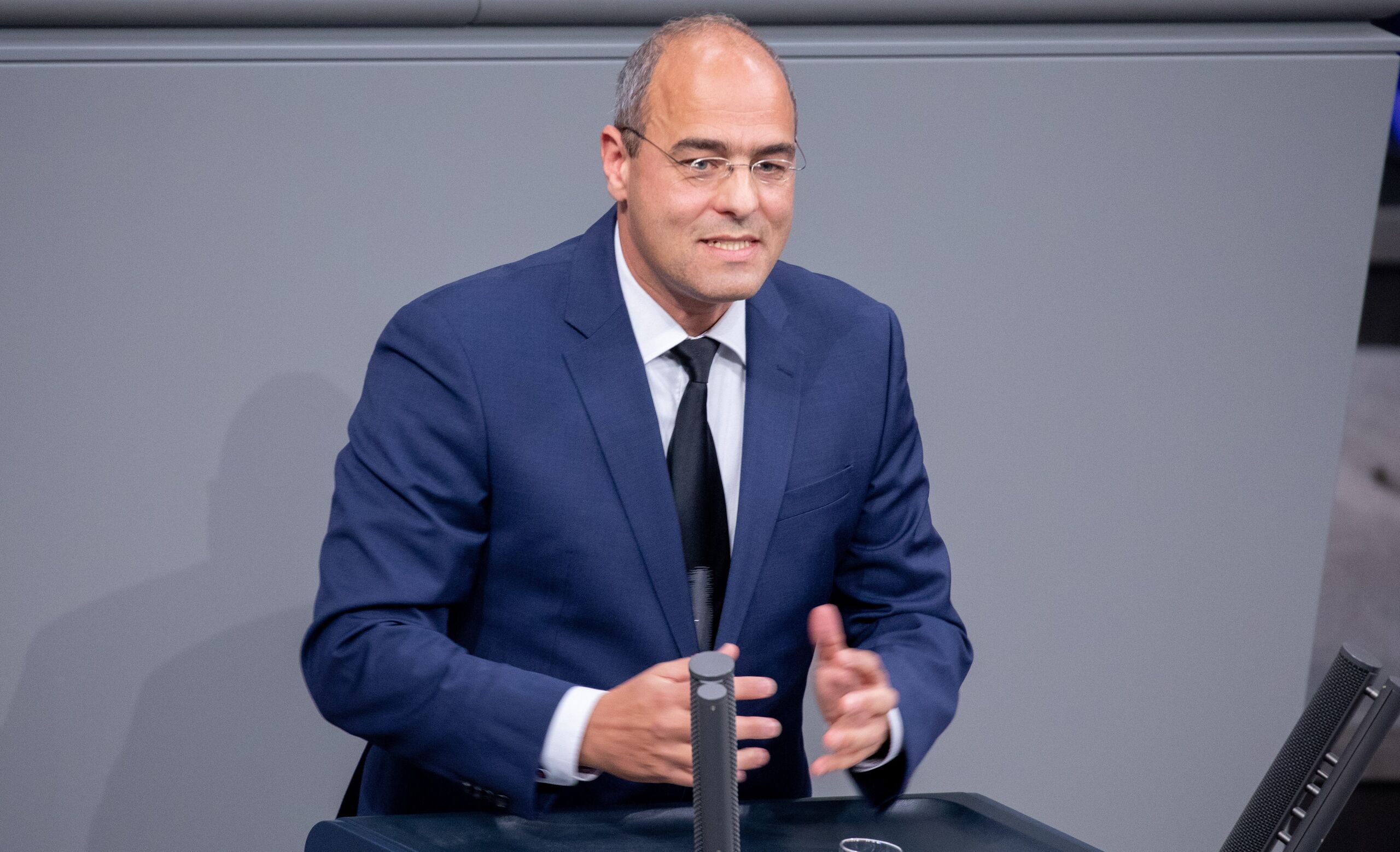 AfD utiliza el 'pufo' de Sánchez para exigir que Alemania reduzca "drásticamente" su aportación a la UE