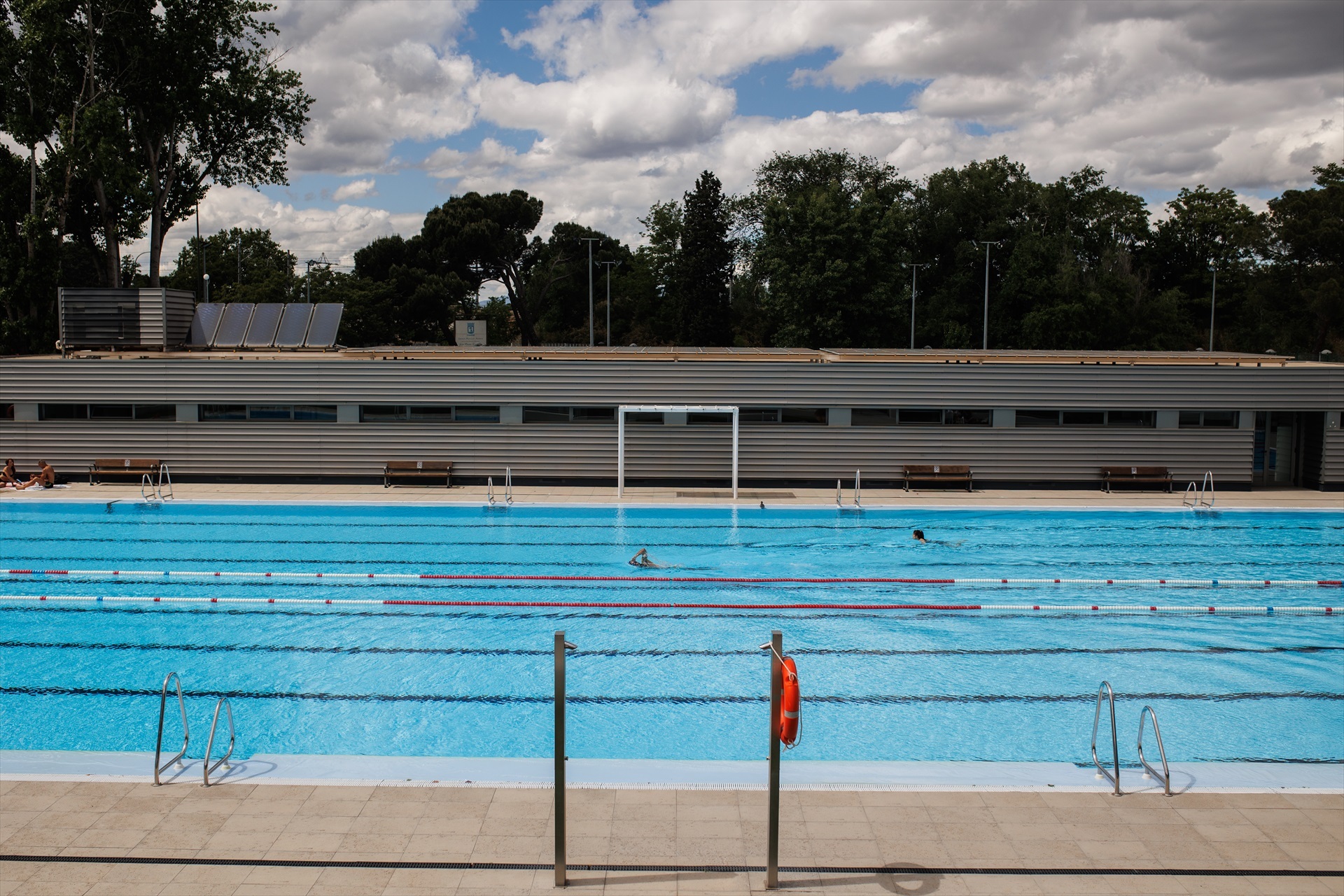 Clases gratuitas de aquagym y aforo dinámico: así funcionarán las piscinas municipales de Madrid este año