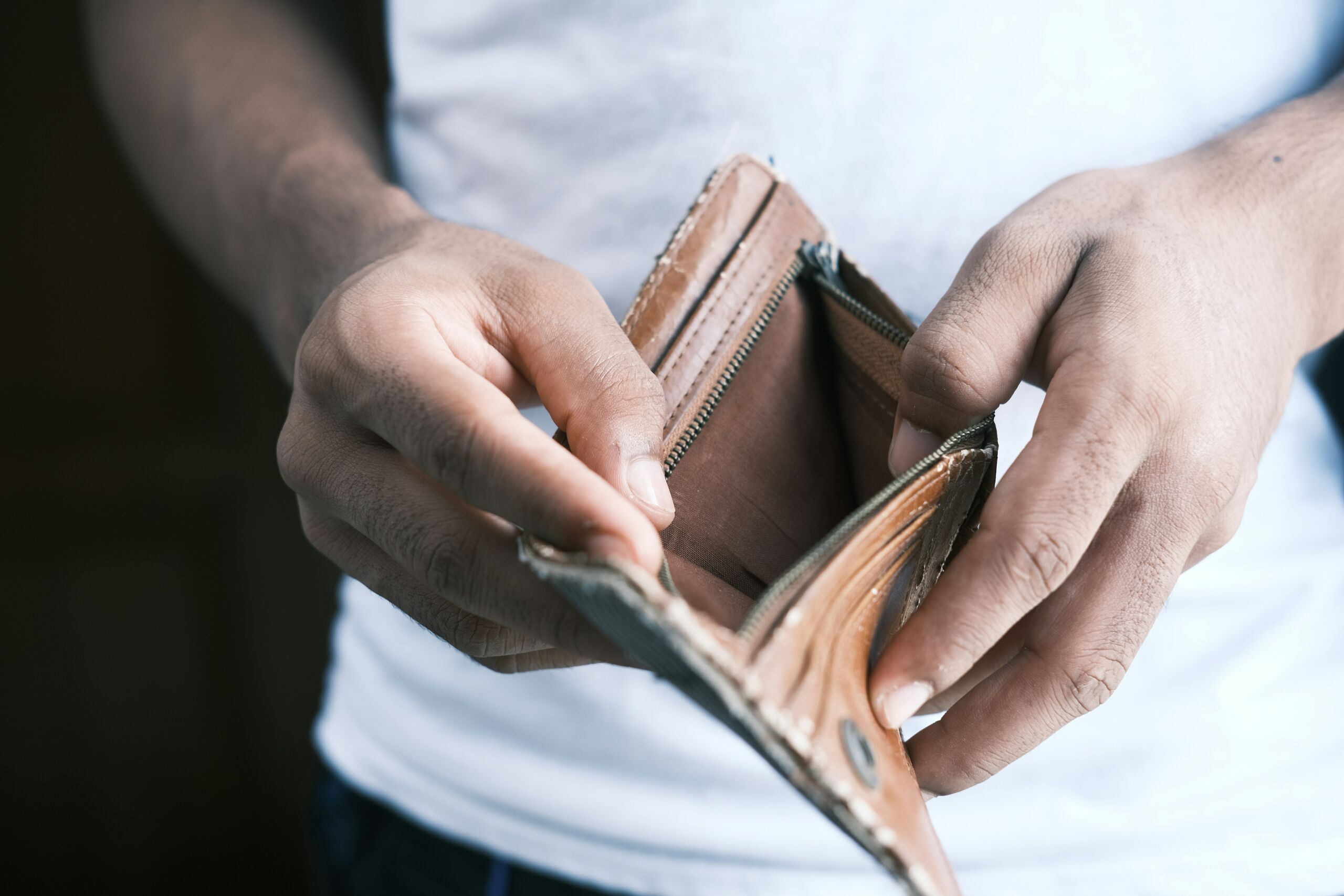 Asfixia financiera en Canarias: 24.000 familias destinan más del 40% de su renta a pagar deudas