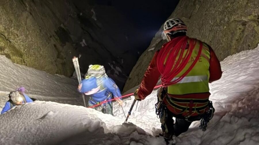 Muere un montañero de 60 años tras sufrir una caída en el pico Almanzor ...