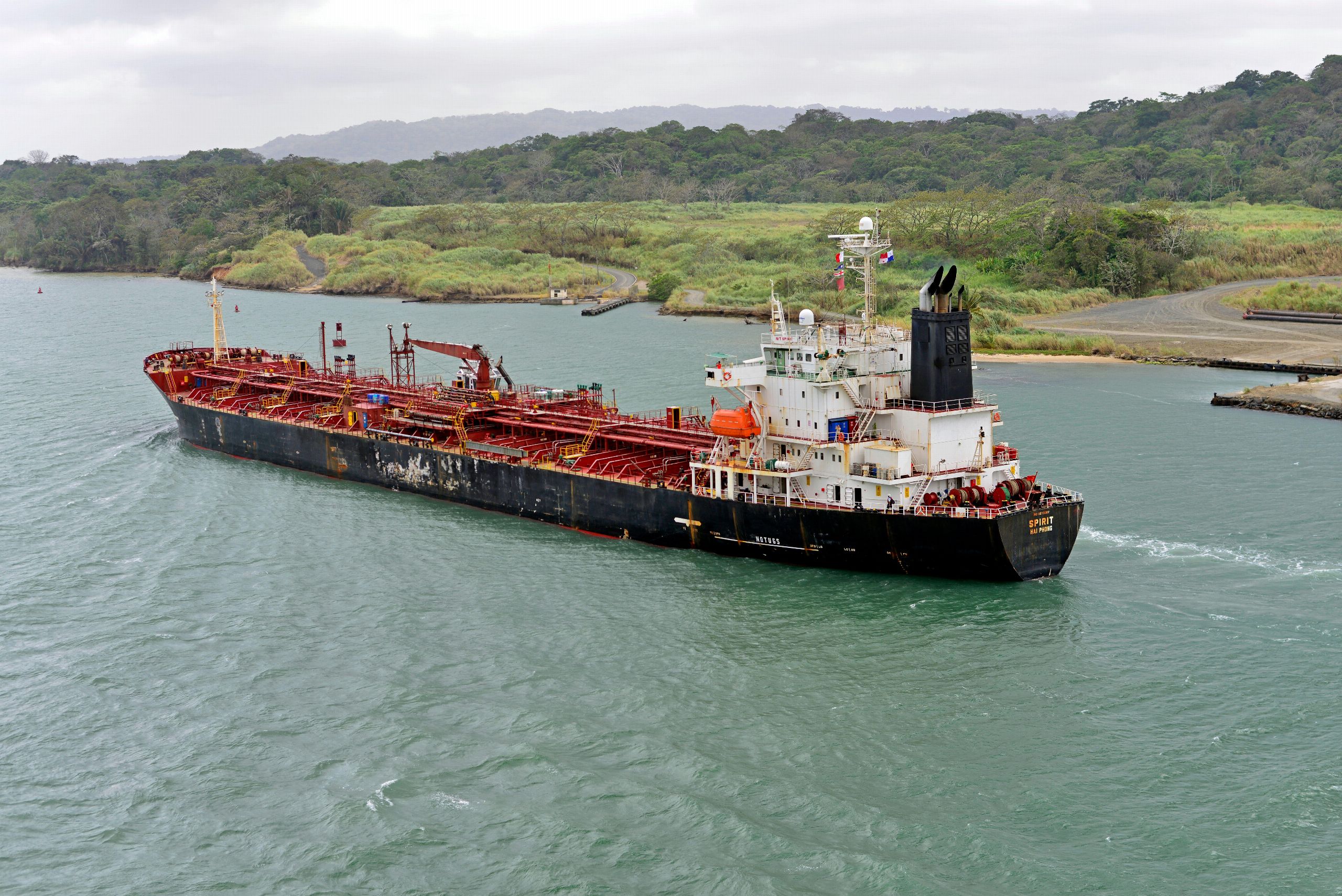El Canal de Panamá, el gran ganador de la crisis del petróleo por el bloqueo de Ormuz