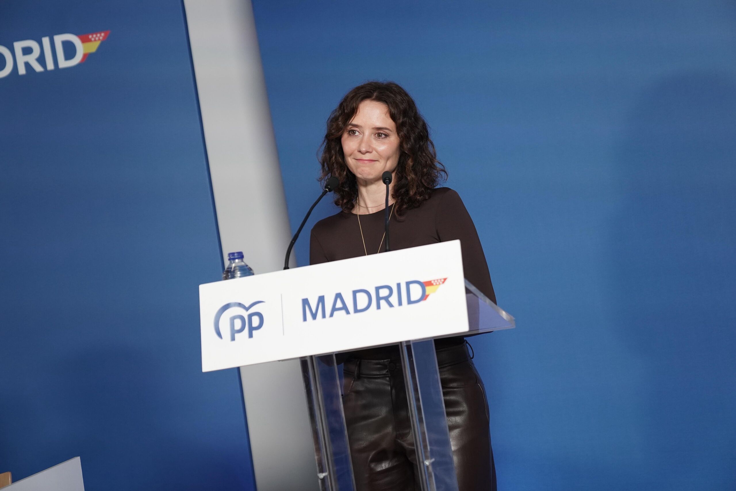 Ayuso ante la defensa cerrada de la izquierda a Zapatero: "¿Qué pasa, que todo el mundo es facha, hay lawfare?"