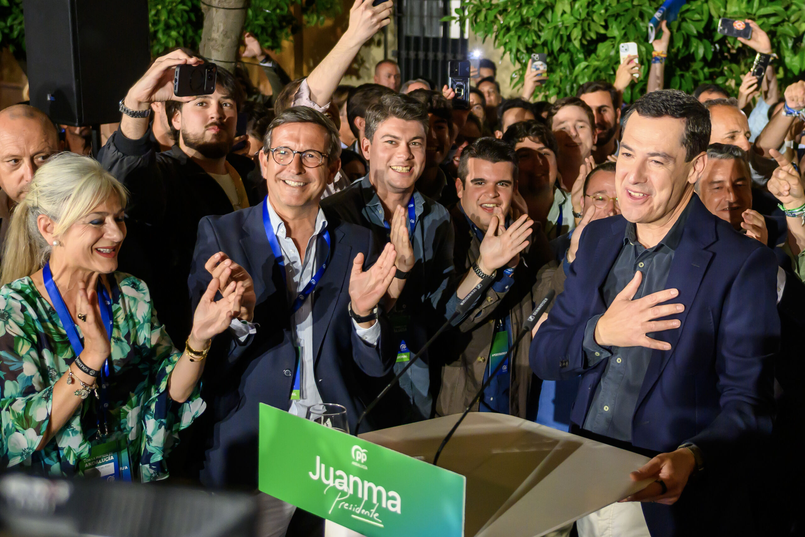 Juanma Moreno no logra la absoluta y dependerá de Vox para gobernar