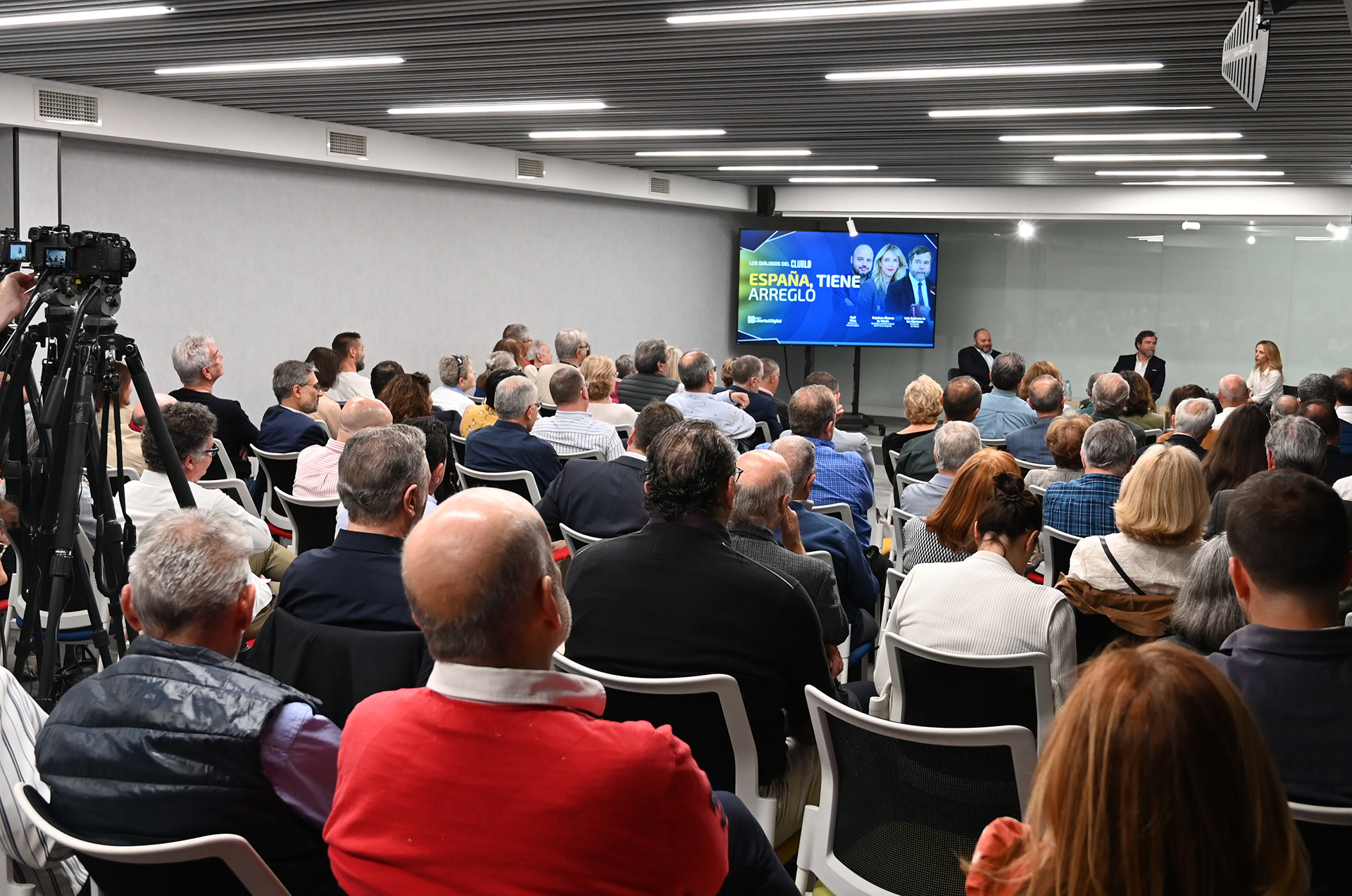 Iván Espinosa de los Monteros y Cayetana Álvarez de Toledo participan en el evento: 'España tiene arreglo'