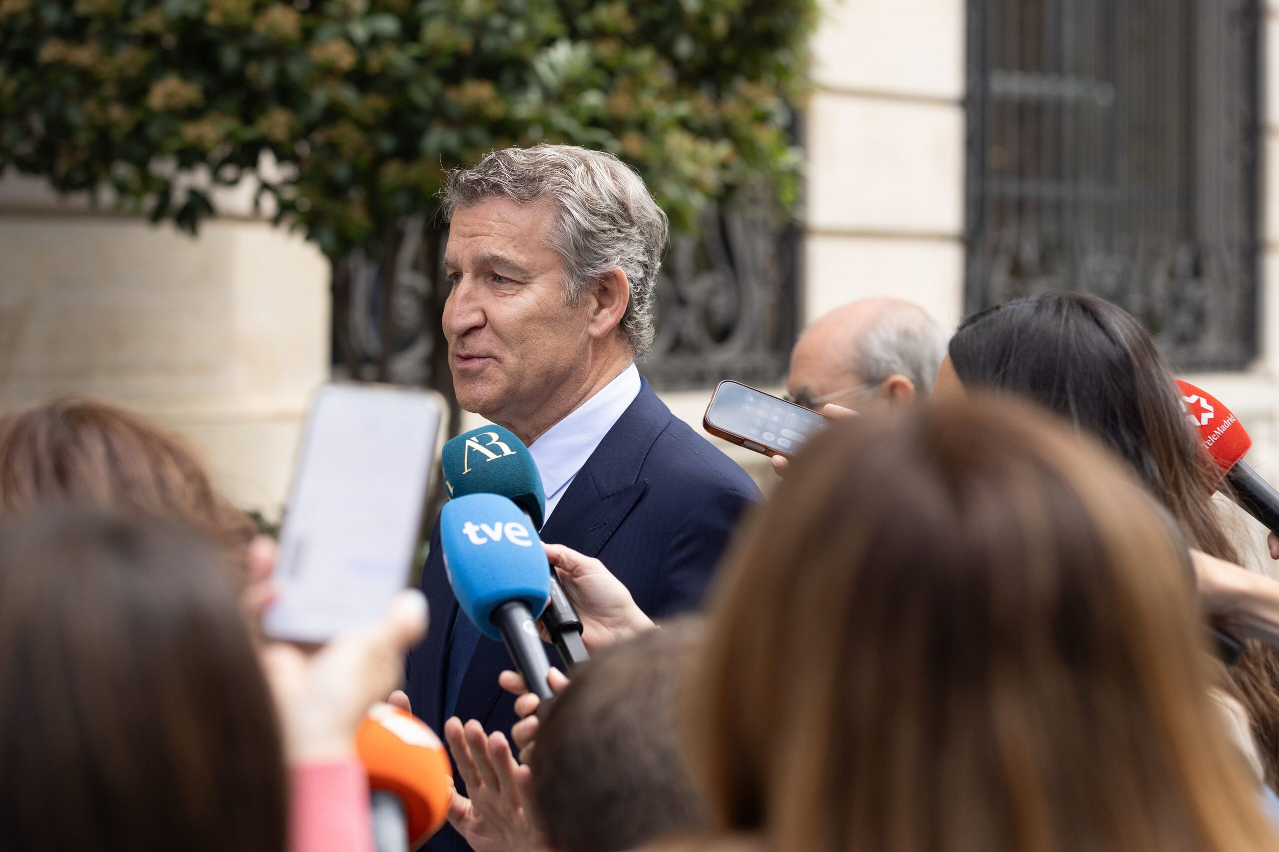 Feijóo pide la dimisión de Sánchez por la imputación de Zapatero: 