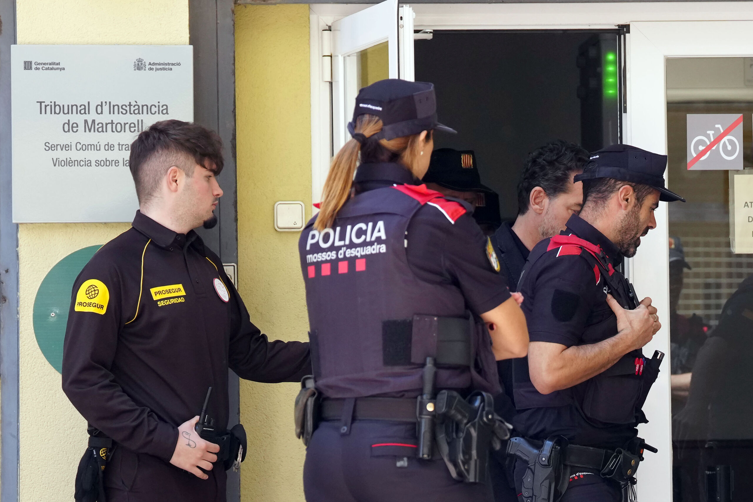 Crónica Rosa: La familia Andic cierra filas con el heredero de Mango