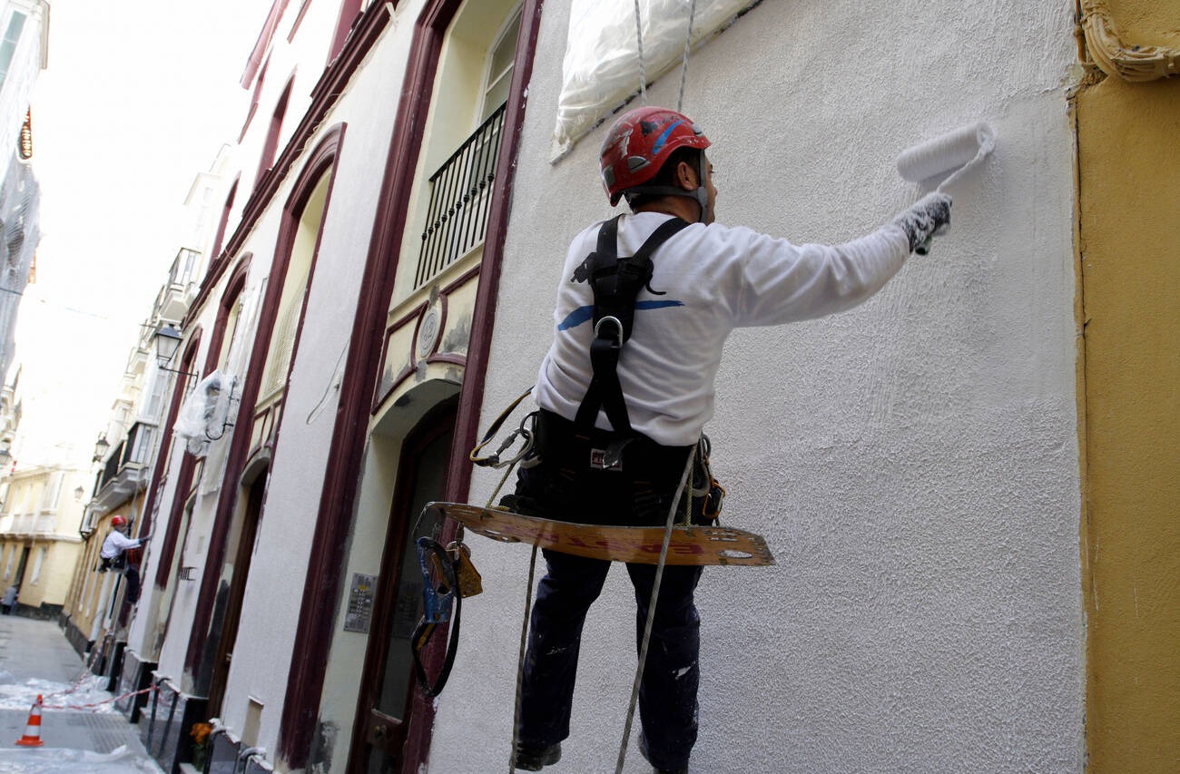 Nuevo golpe a las empresas: la Seguridad Social obligará a pagar recargos por accidentes de los becarios