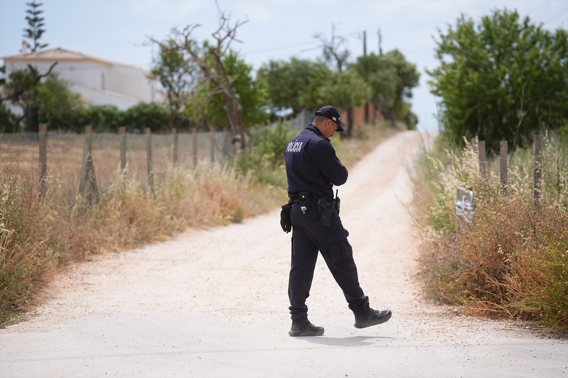 Hallan a dos niños franceses de 4 y 5 años abandonados en una carretera de Portugal