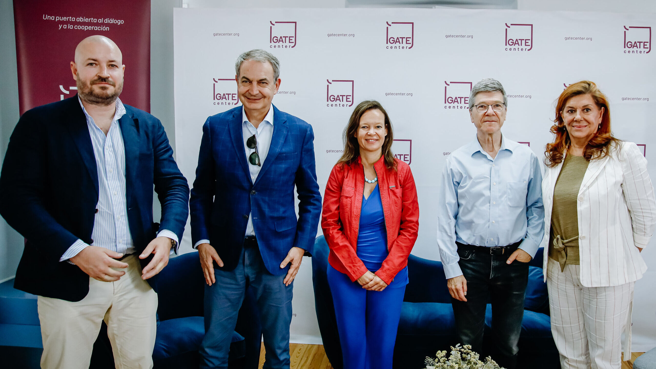 ¿Por qué recibió Sánchez al lobista que pagó 1,2 millones a Zapatero 3 semanas antes de estallar el caso Plus Ultra?
