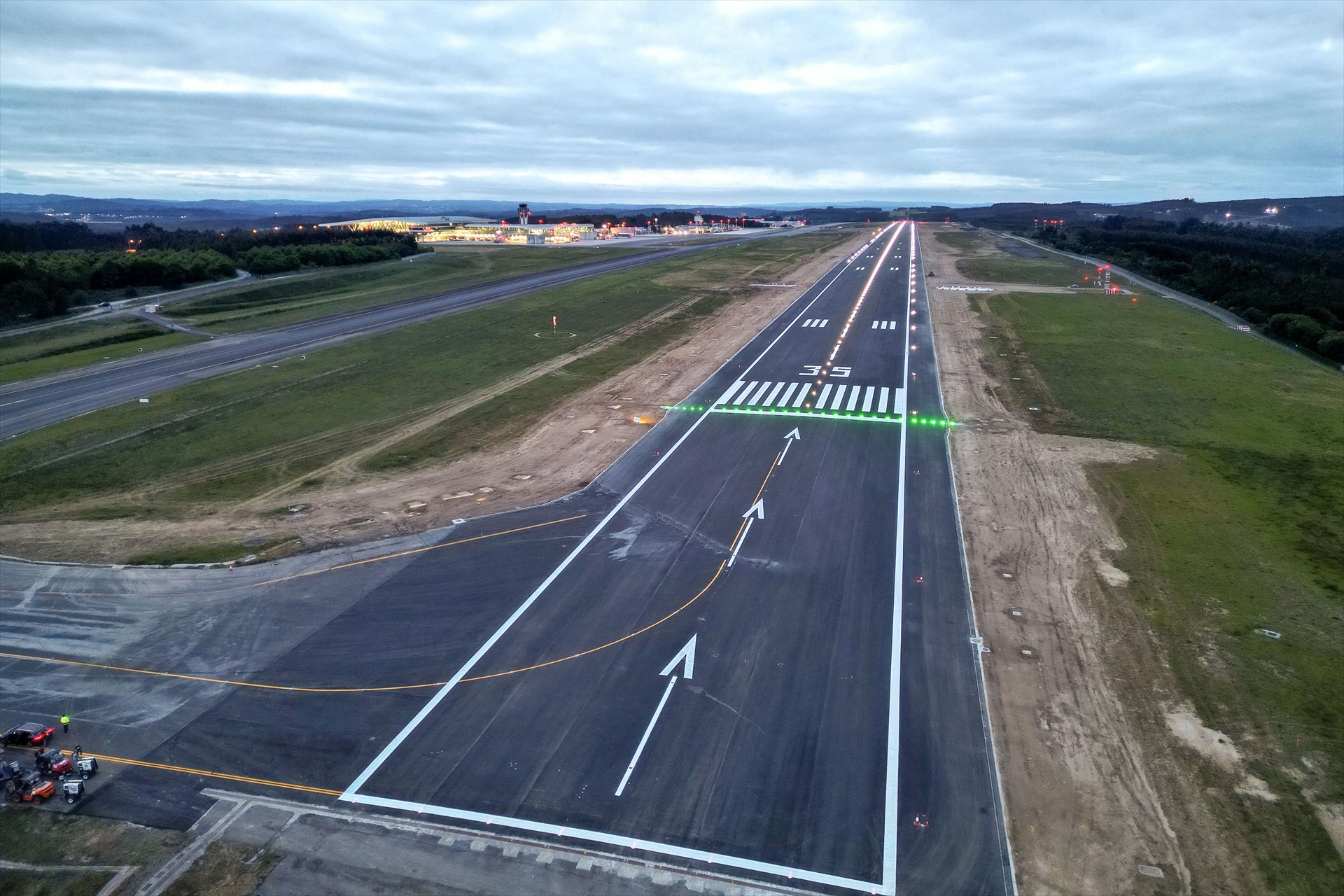El Aeropuerto de Santiago comprobará estos días los sistemas renovados antes de su reapertura, el próximo jueves