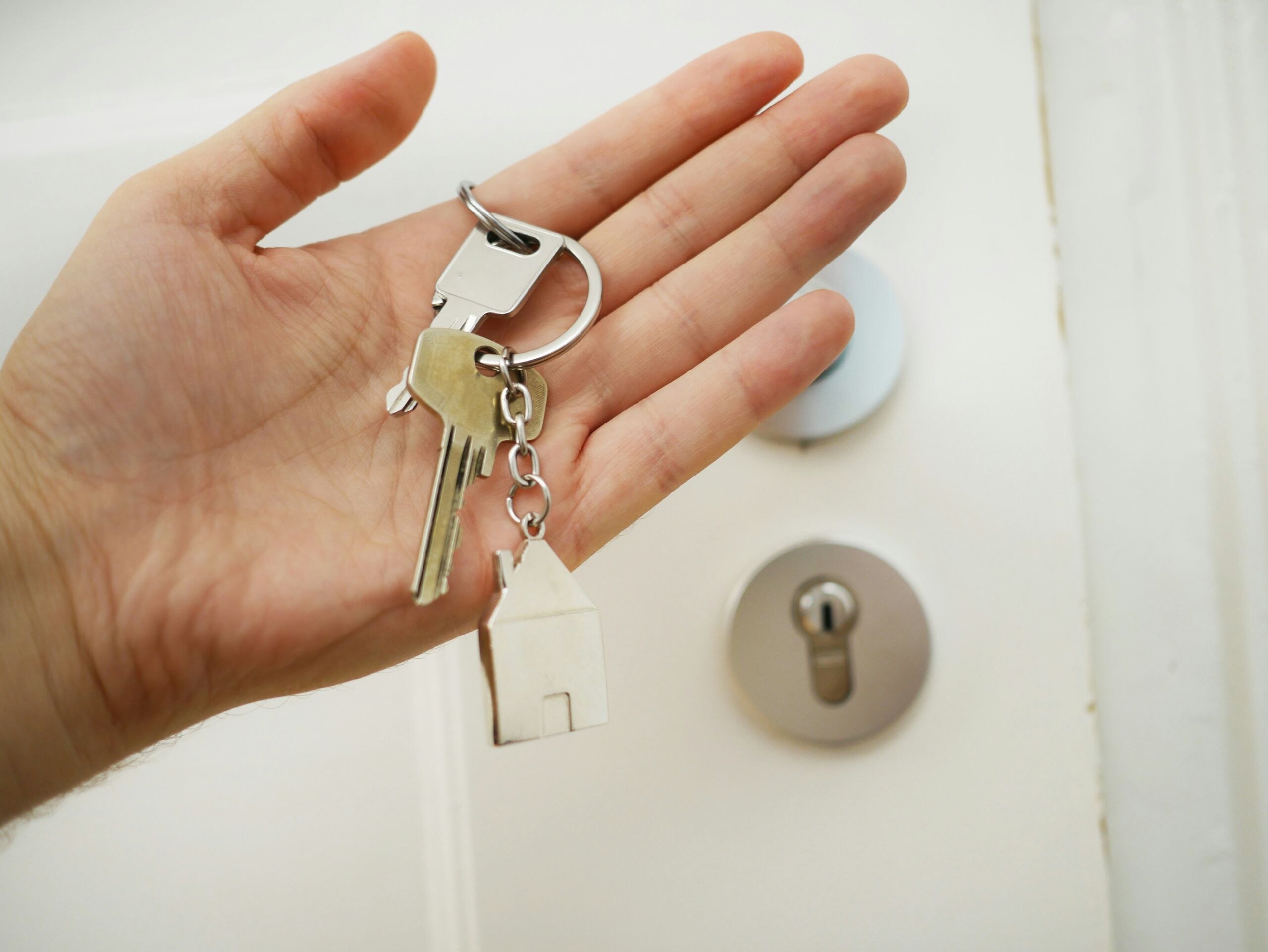 Por qué deberías limpiar tus llaves con vinagre y alcohol cada vez que llegas a casa