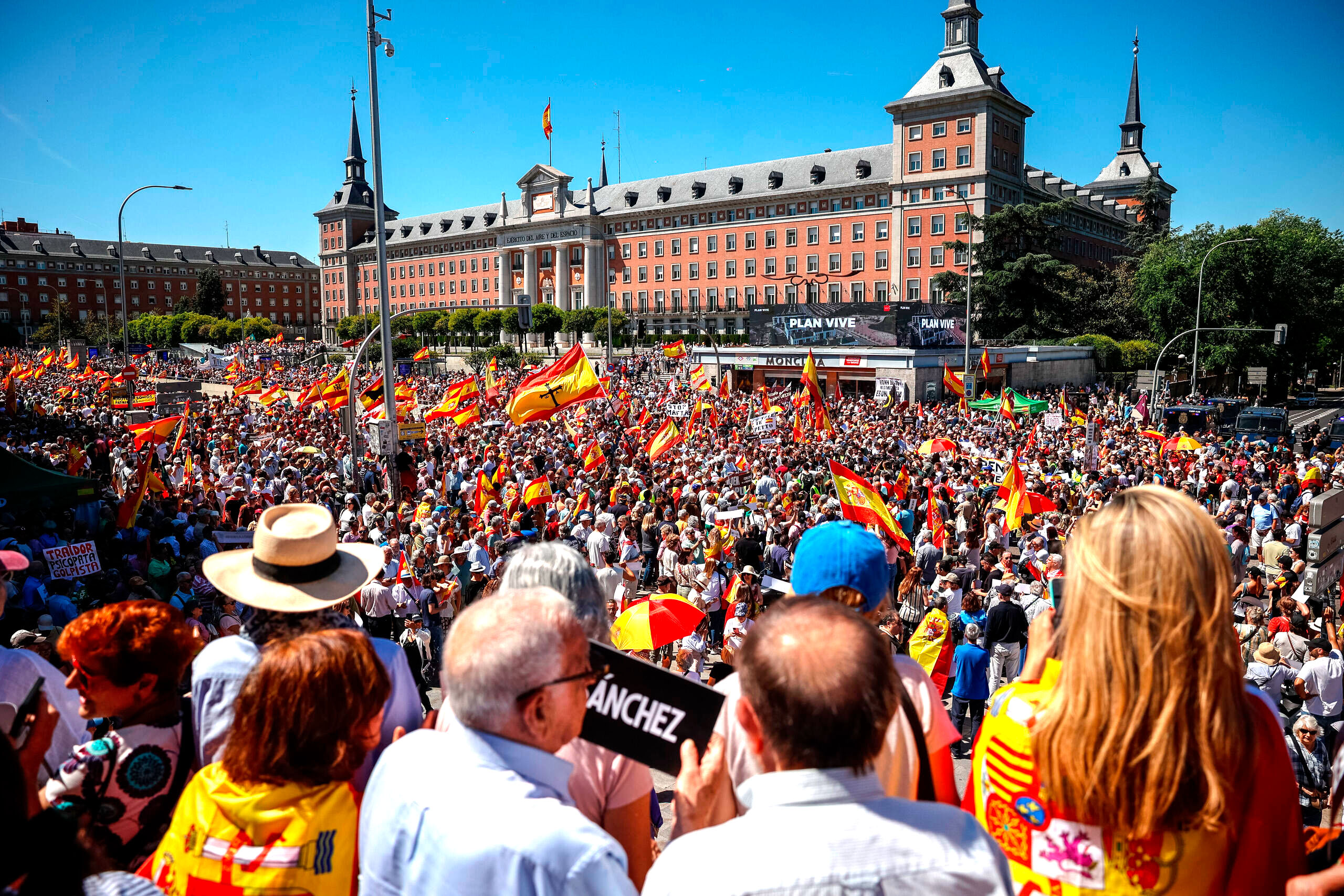 Clamor masivo en Madrid para exigir la salida de Sánchez por 