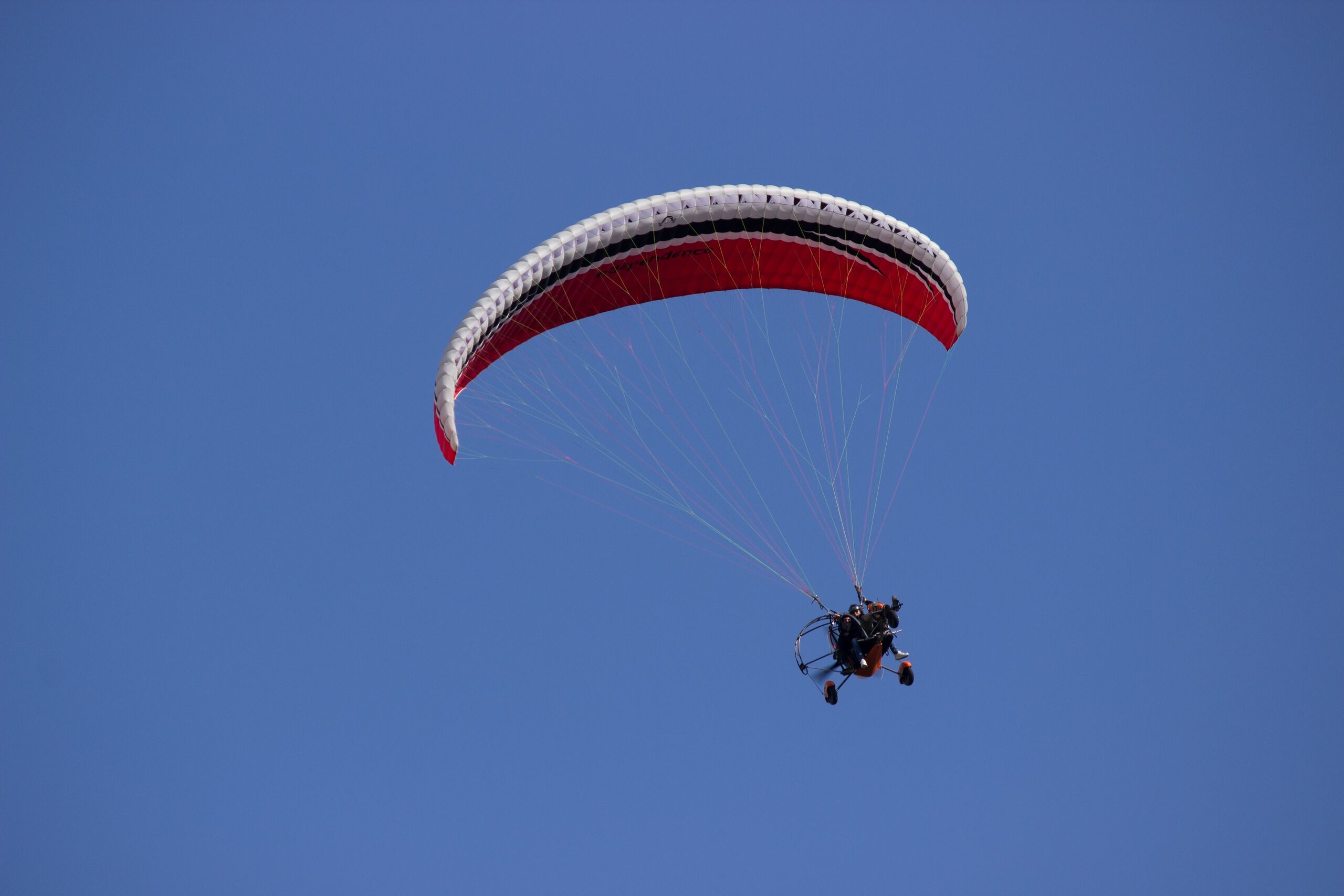 Muere un hombre tras sufrir un accidente de parapente en Albacete