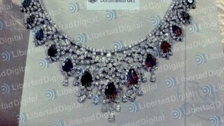 botin-de-joyas-pulseras-pendientes-relojes-y-piedras-preciosas-en-un-despacho-de-zapatero-16.jpg